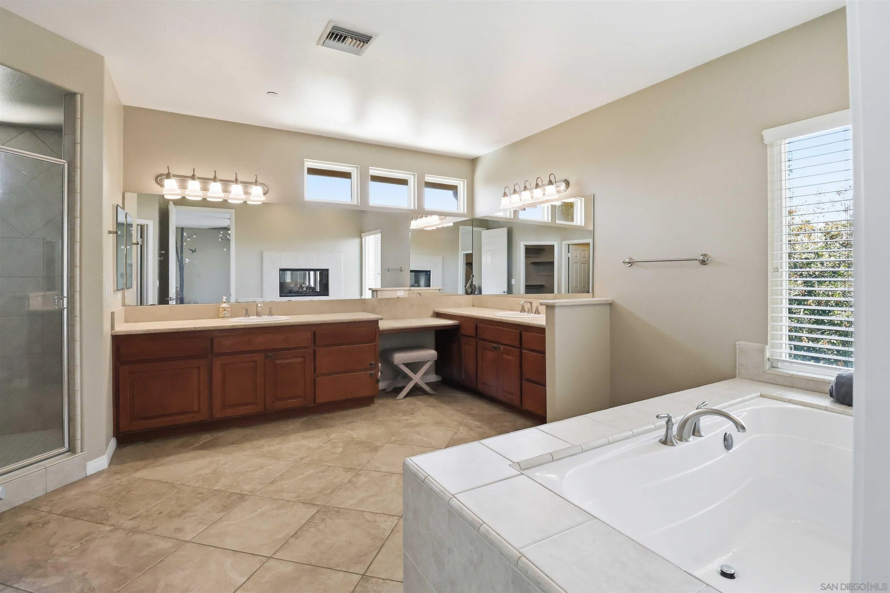 https://cdn.realtyfeed.com/cdn/127/260014882/ffa07b01fd2c34fed5fce7a26fefcab6.webp