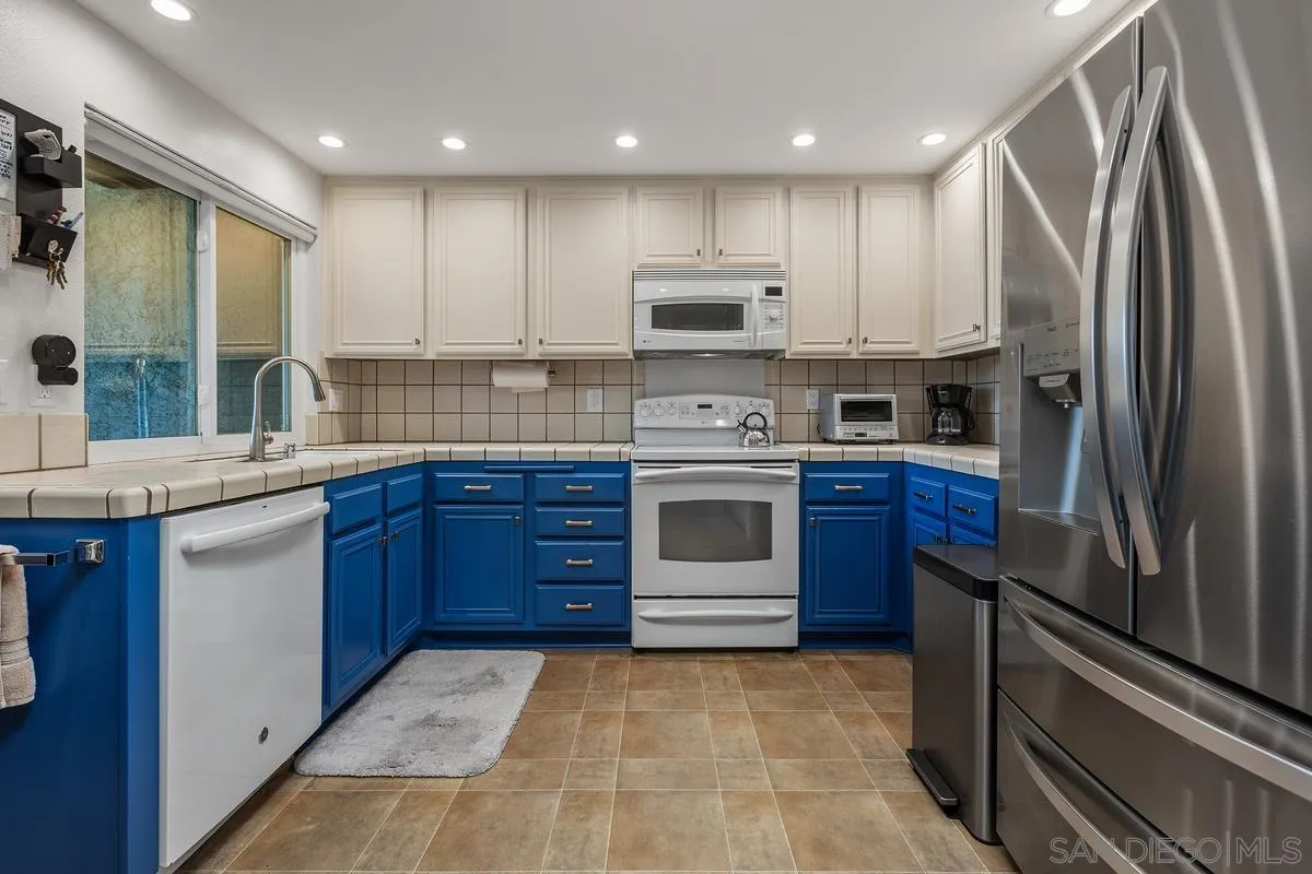 https://cdn.realtyfeed.com/cdn/127/260014884/18ec6acc02e662f4f9a9efbb6b93d3b7.webp