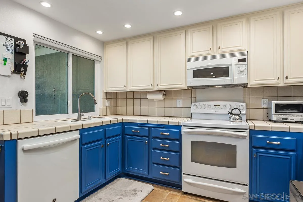 https://cdn.realtyfeed.com/cdn/127/260014884/abf4f664ccbcd66b380650ccdbe1b8f4.webp