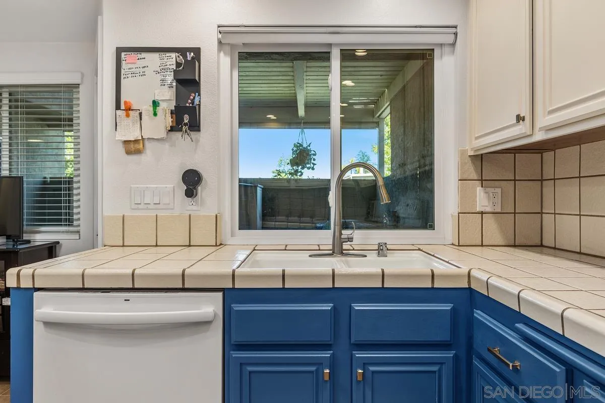 https://cdn.realtyfeed.com/cdn/127/260014884/d5d7a6c3b9cf07e9ed51d88519485ca5.webp