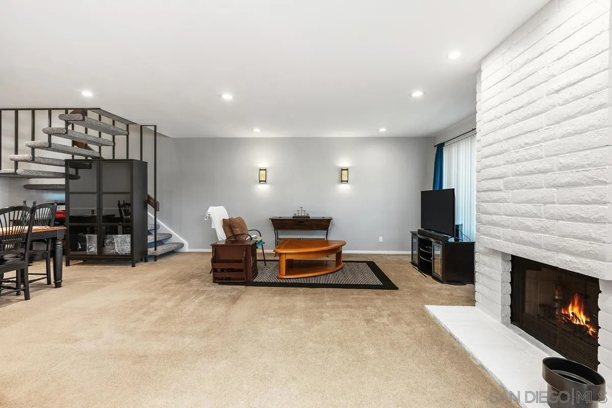 https://cdn.realtyfeed.com/cdn/127/260014884/f3fcc42a4012b4003220af746576c9e4.webp