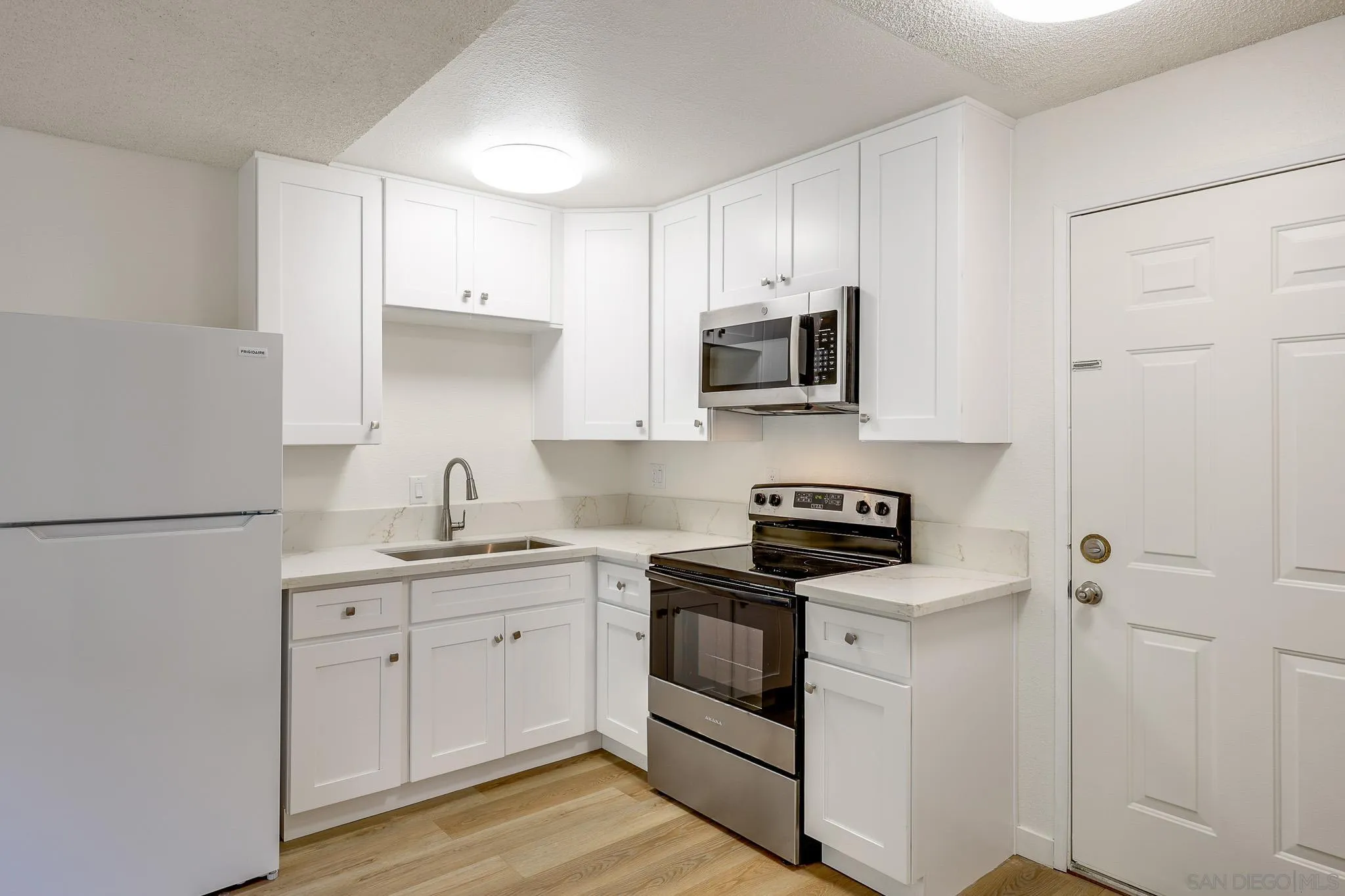 https://cdn.realtyfeed.com/cdn/127/260014886/4c2ec03ad3a96ad86e8e3a2d8c1f90a0.webp