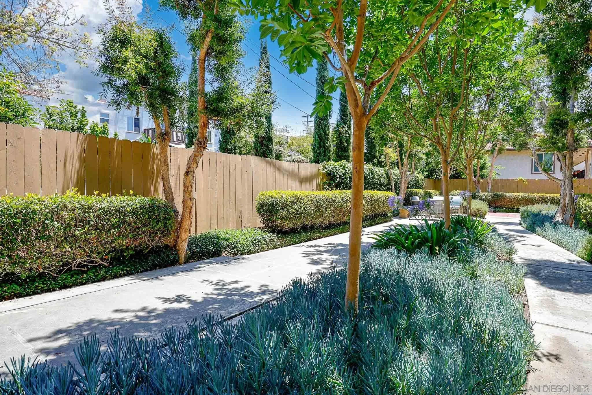 https://cdn.realtyfeed.com/cdn/127/260014886/a4f94be1638569fe8659fe6676a27f86.webp