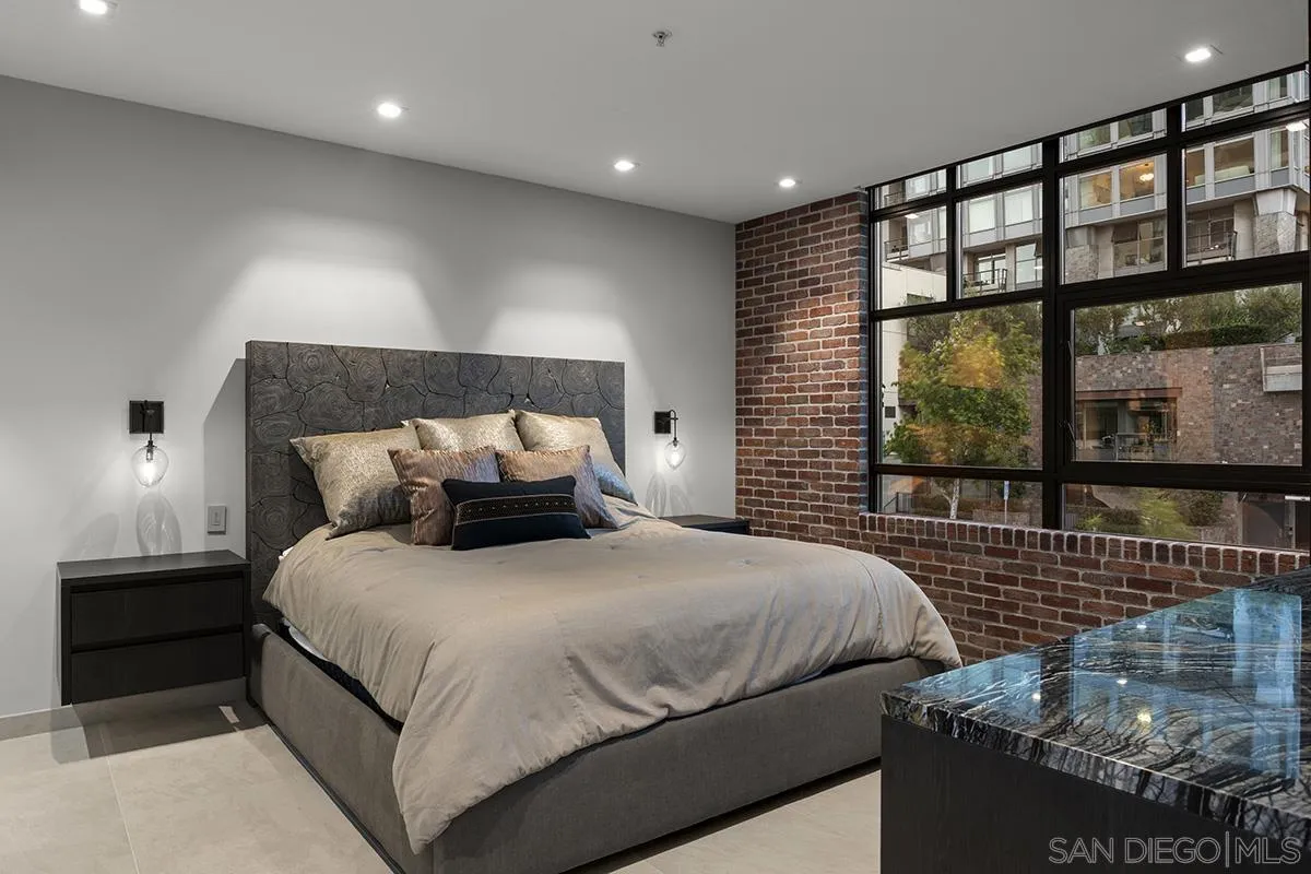 https://cdn.realtyfeed.com/cdn/127/260014888/08051ab6d477cf0629838f6583572bd7.webp