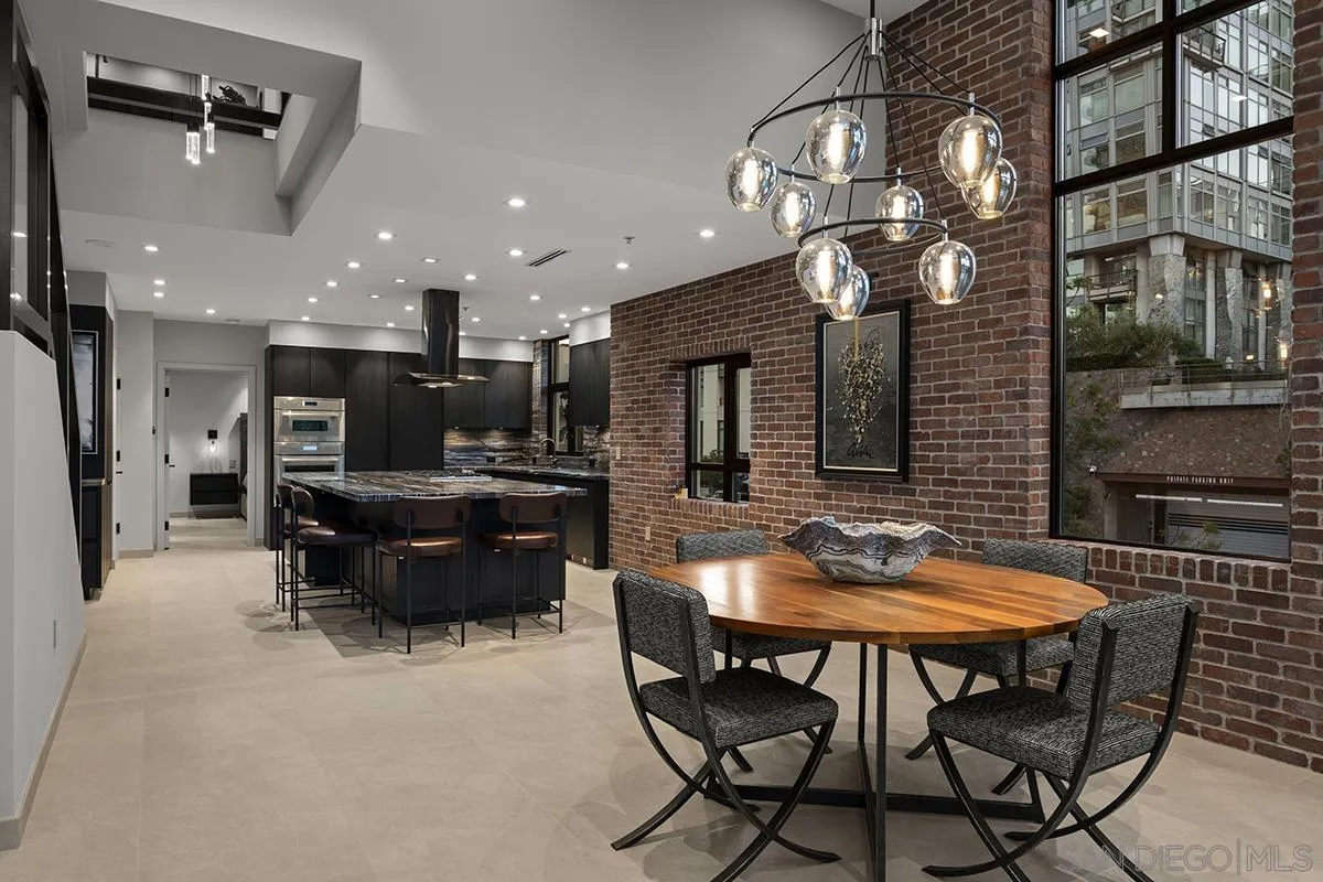 https://cdn.realtyfeed.com/cdn/127/260014888/1d1e1577e880287ca5dcd24f3802ae6b.webp
