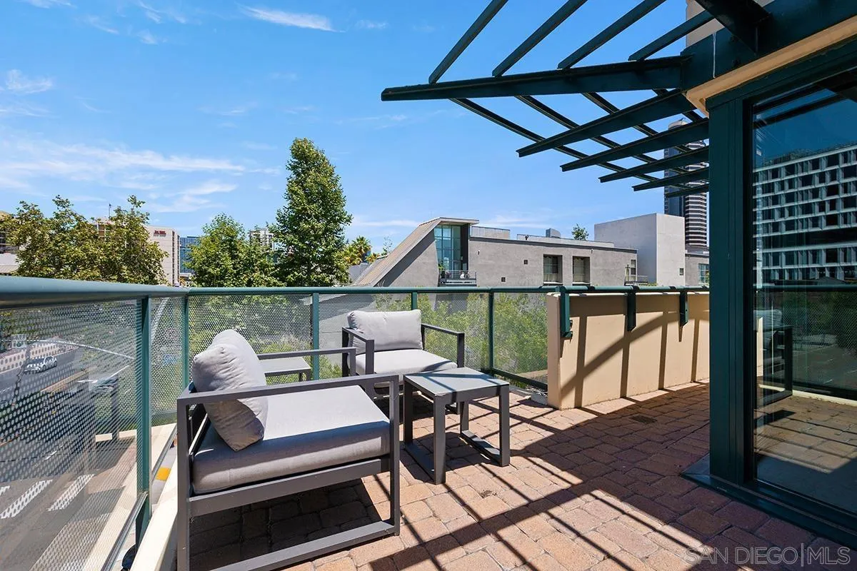 https://cdn.realtyfeed.com/cdn/127/260014888/1df26d62bb0457fe8fdd62a3f3e54d04.webp