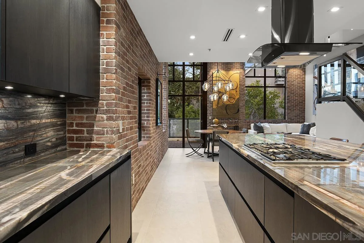 https://cdn.realtyfeed.com/cdn/127/260014888/ab4abf98e1bf255361ae556b53b756ae.webp