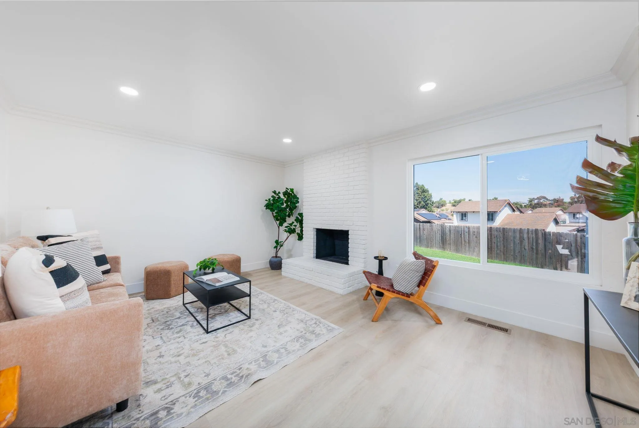 https://cdn.realtyfeed.com/cdn/127/260014889/02737dff08c2990166196764eacdd185.webp
