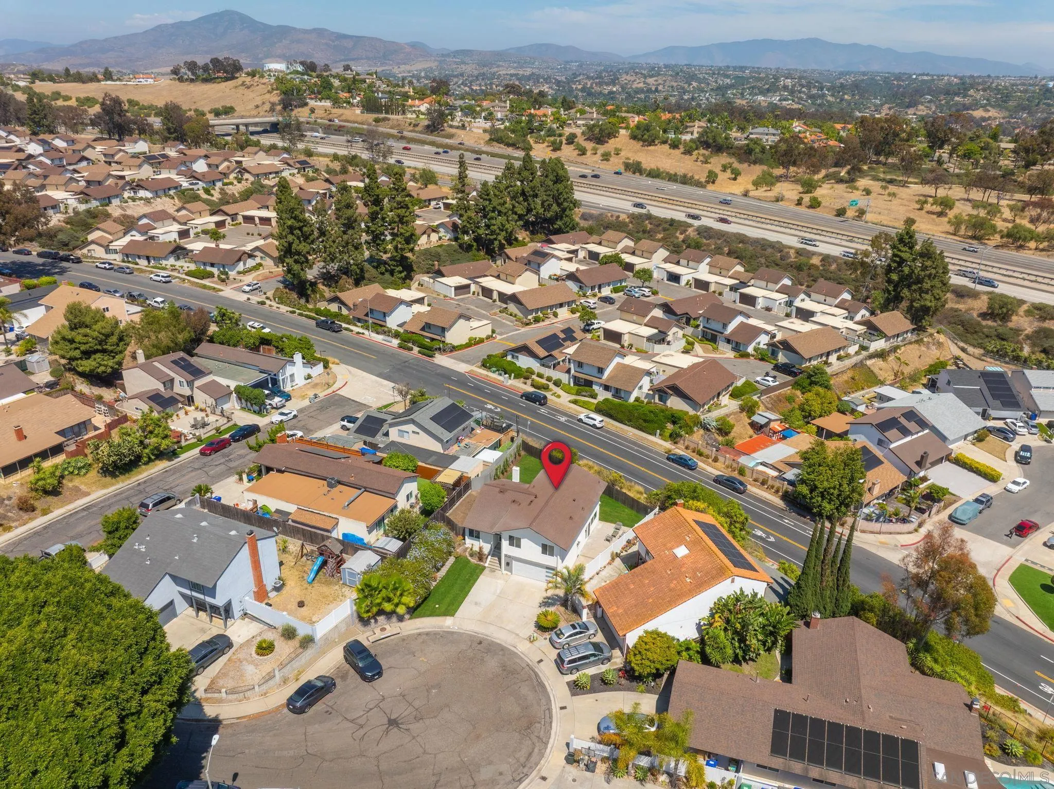 https://cdn.realtyfeed.com/cdn/127/260014889/18b8b3c654deeeb88ee3ab7b3dc1807f.webp