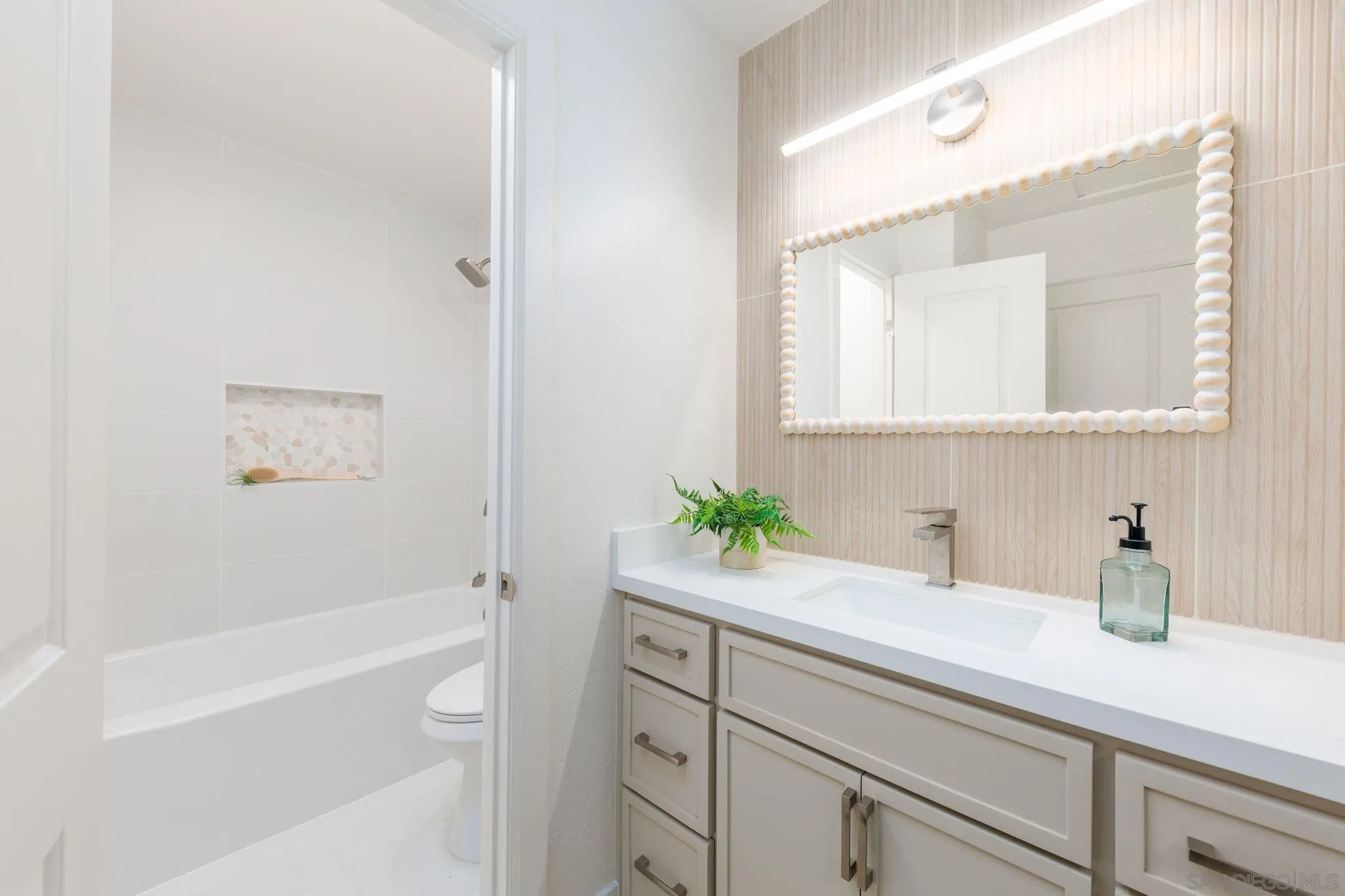 https://cdn.realtyfeed.com/cdn/127/260014889/751d5dfd97b453c984afe159fa90b684.webp