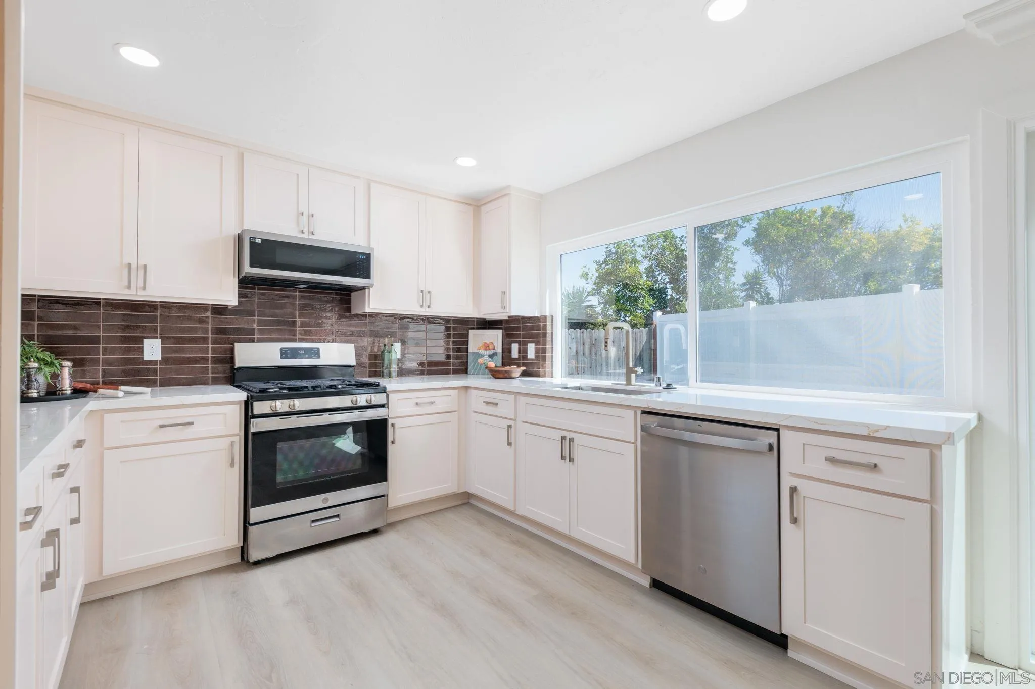 https://cdn.realtyfeed.com/cdn/127/260014889/7ac5392d8dcdbd4a44ec660dc08a6f62.webp