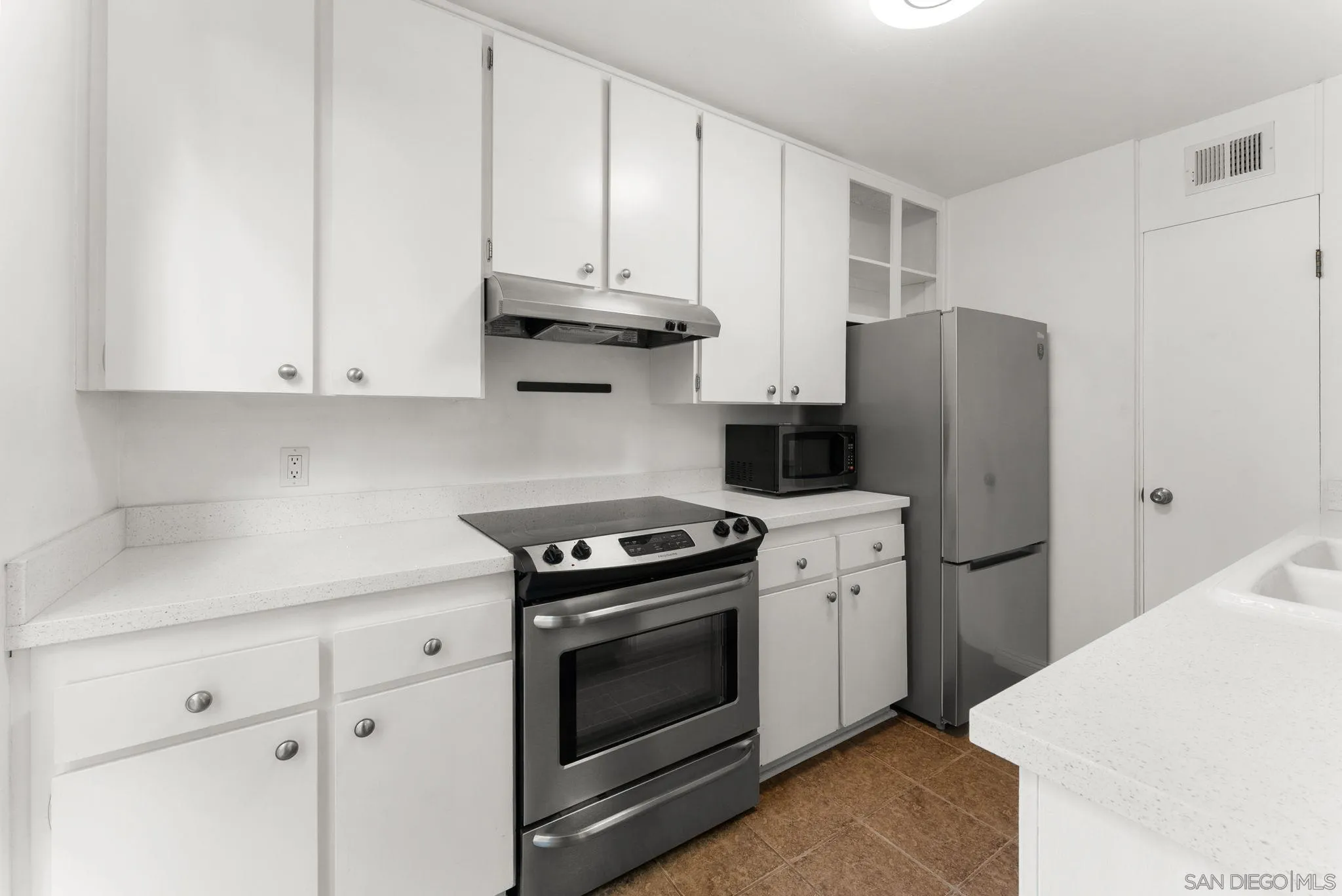 Photo #12: 260014893 Listing: Photo #12