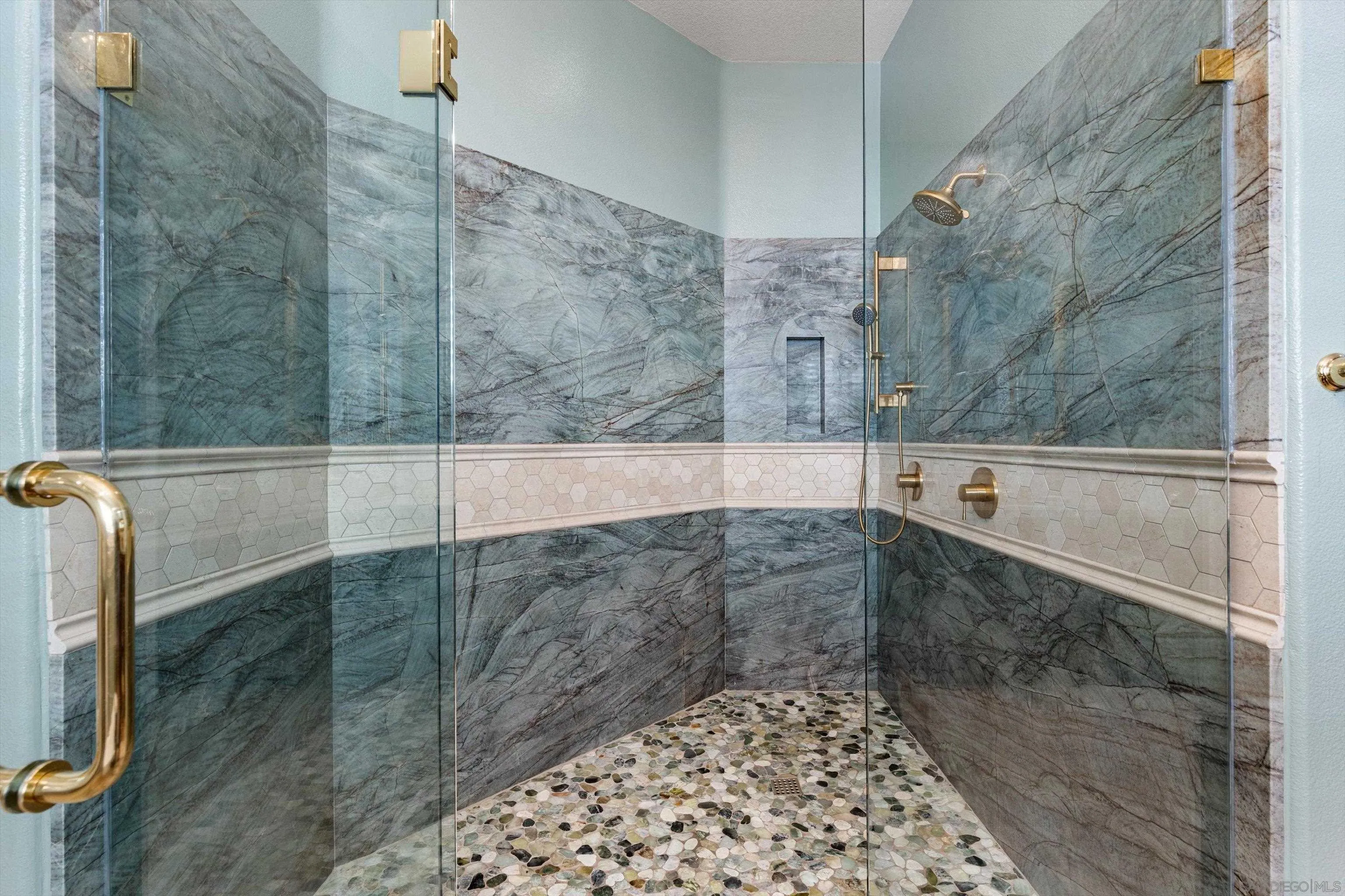 https://cdn.realtyfeed.com/cdn/127/260014895/8365b3658f36a3a40f7901ce87022682.webp