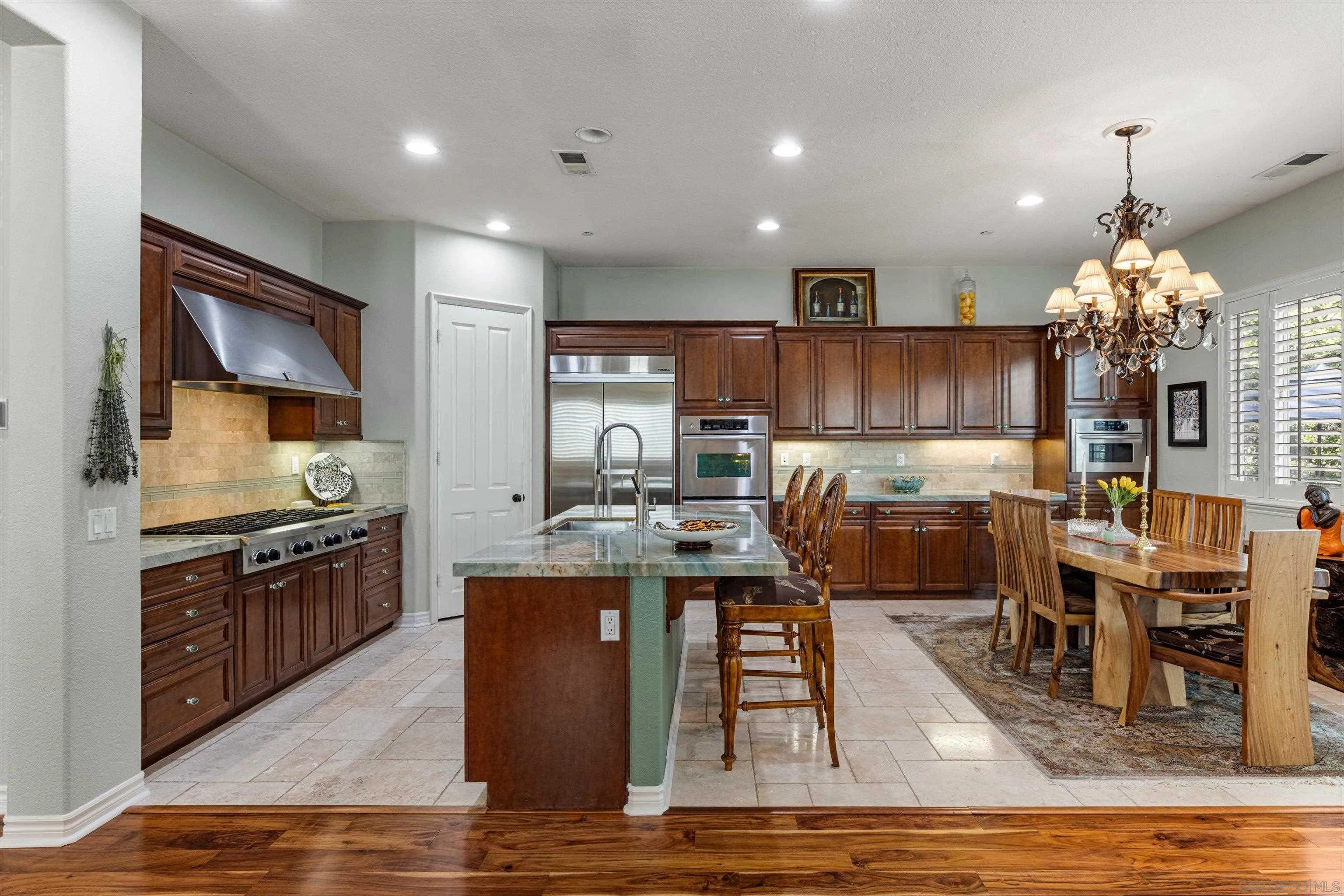 https://cdn.realtyfeed.com/cdn/127/260014895/e982a907f82f76e966e3974ae5cd9231.webp