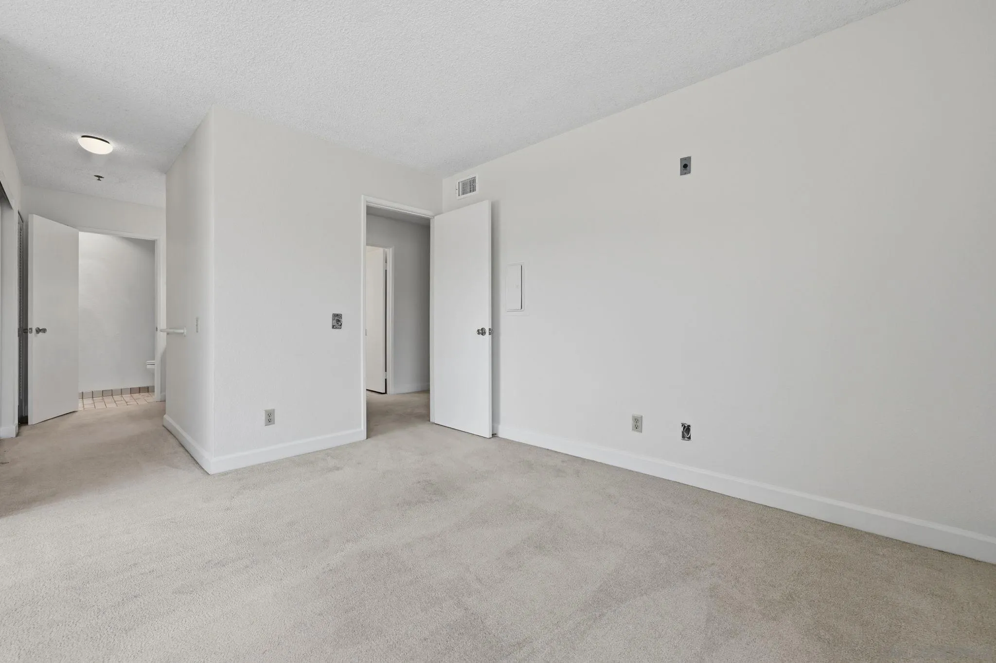 Photo #33: 260014898 Listing: Photo #33