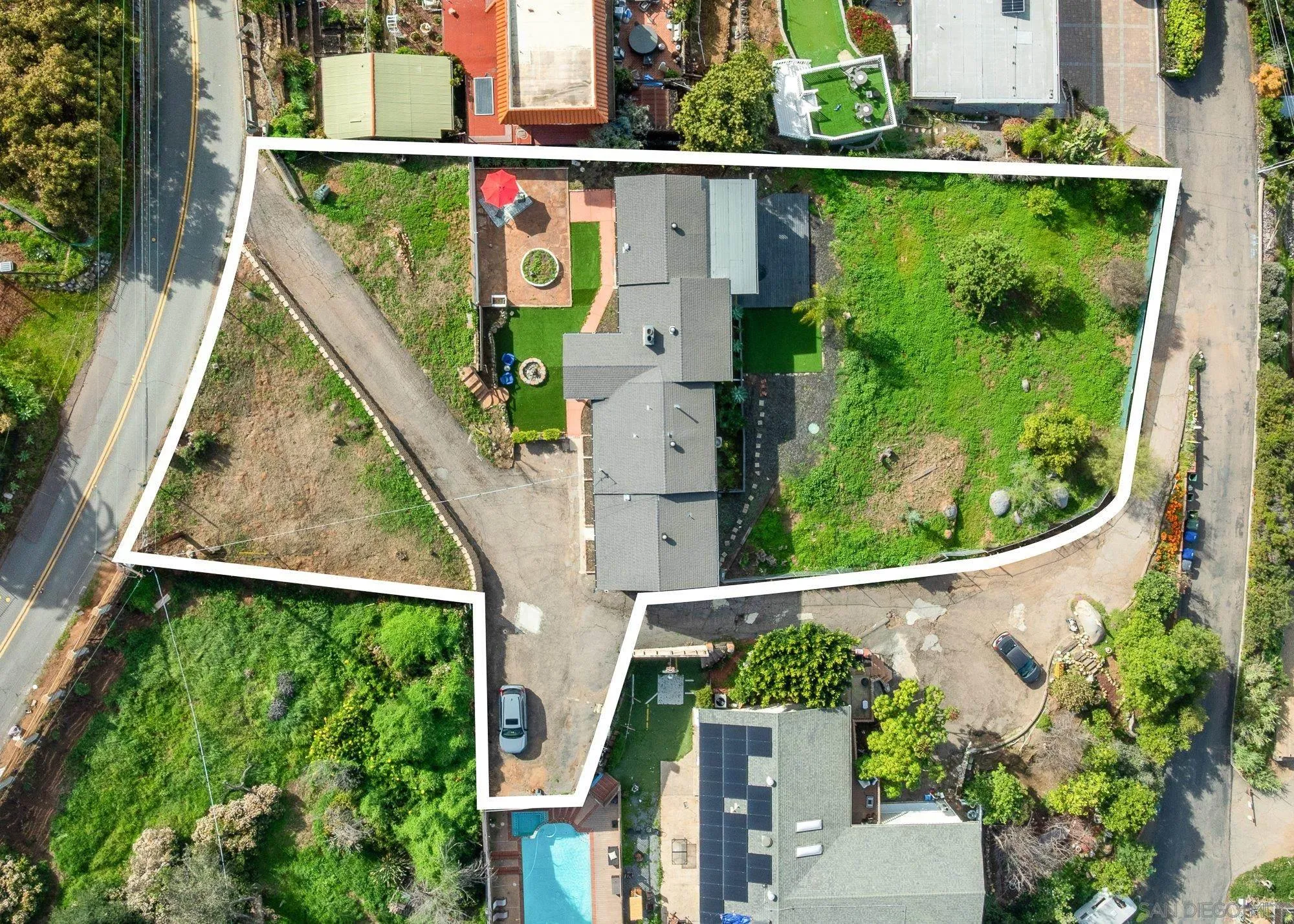 https://cdn.realtyfeed.com/cdn/127/260014899/21a93ee8377ed4b386ac9ed47a51035e.webp