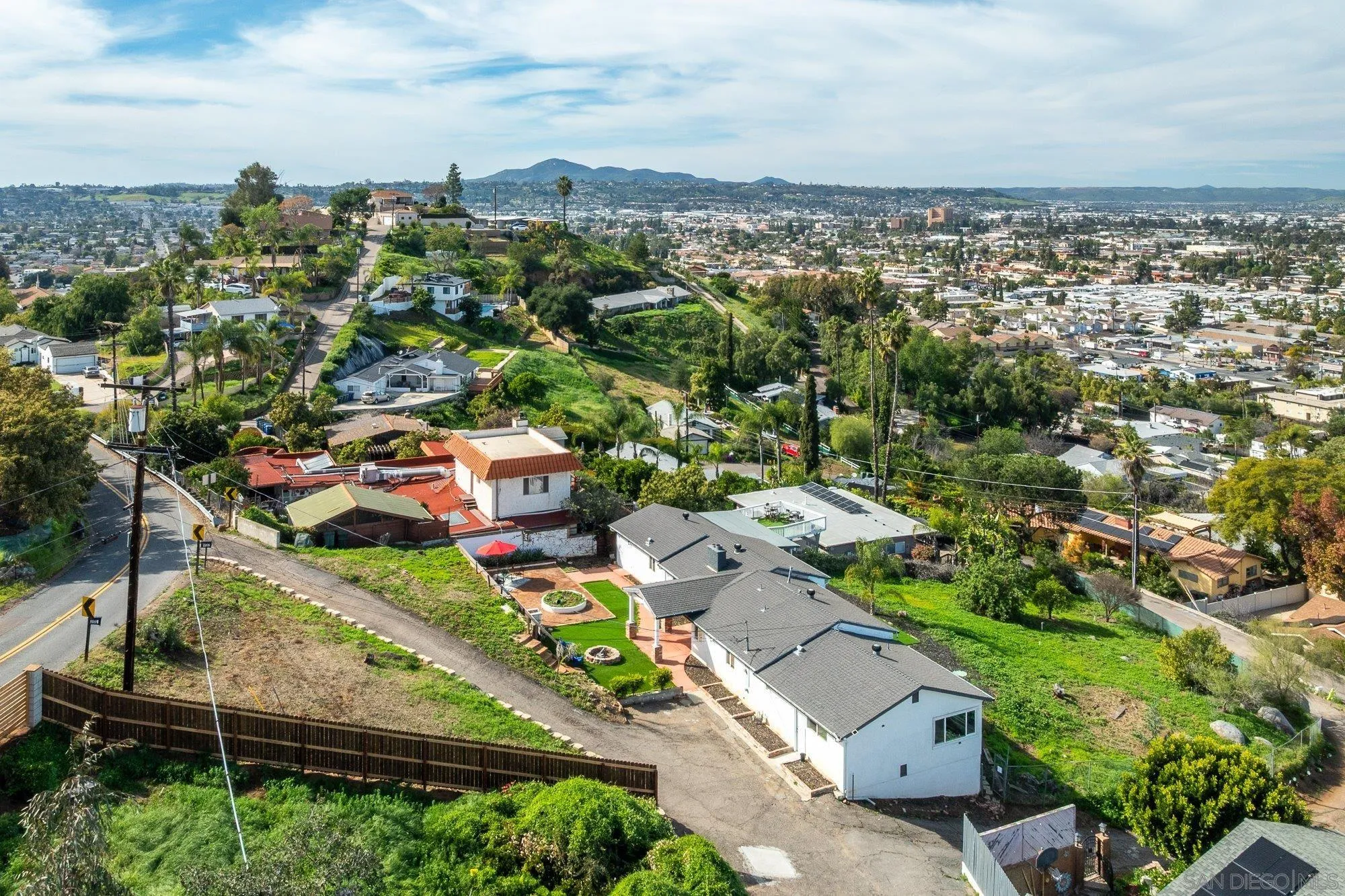 https://cdn.realtyfeed.com/cdn/127/260014899/a90e80f720e9affa769542e3326d7081.webp