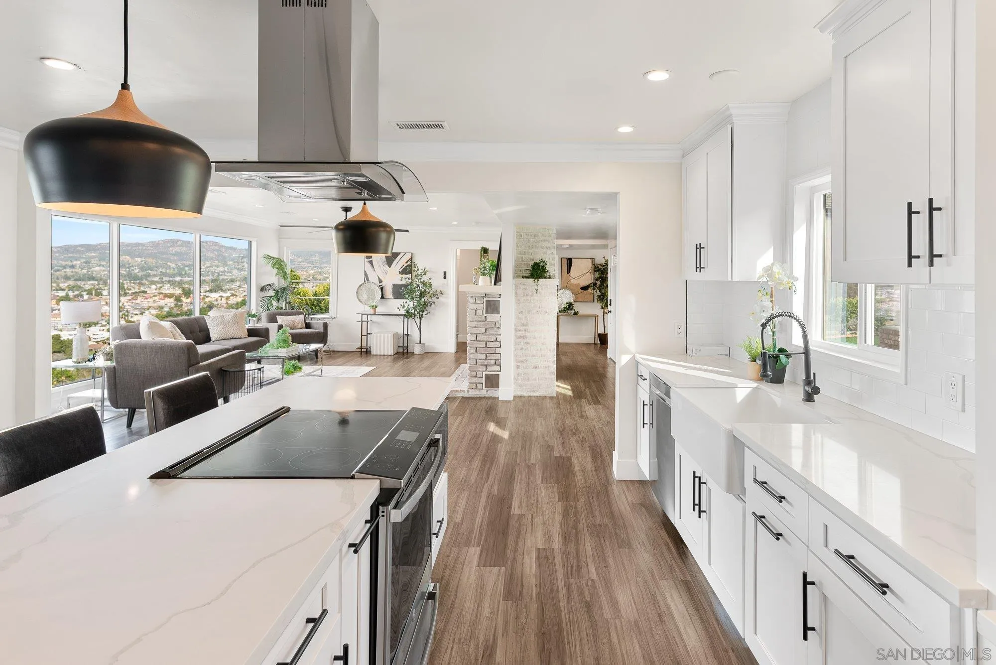 https://cdn.realtyfeed.com/cdn/127/260014899/ab0e8673a6f0b345249ae5a958ff530b.webp
