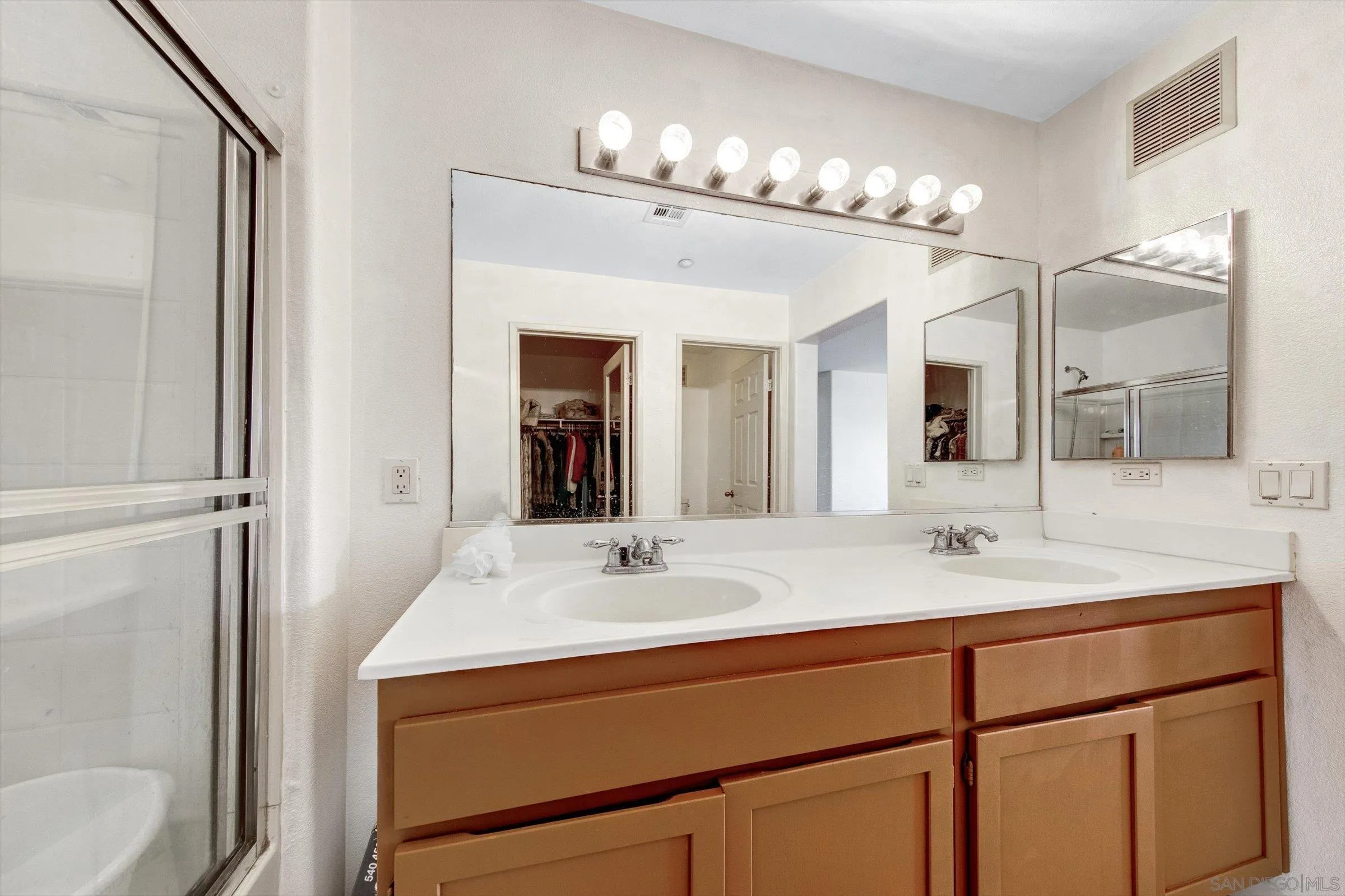 Photo #13: 2600149 Listing: Photo #13