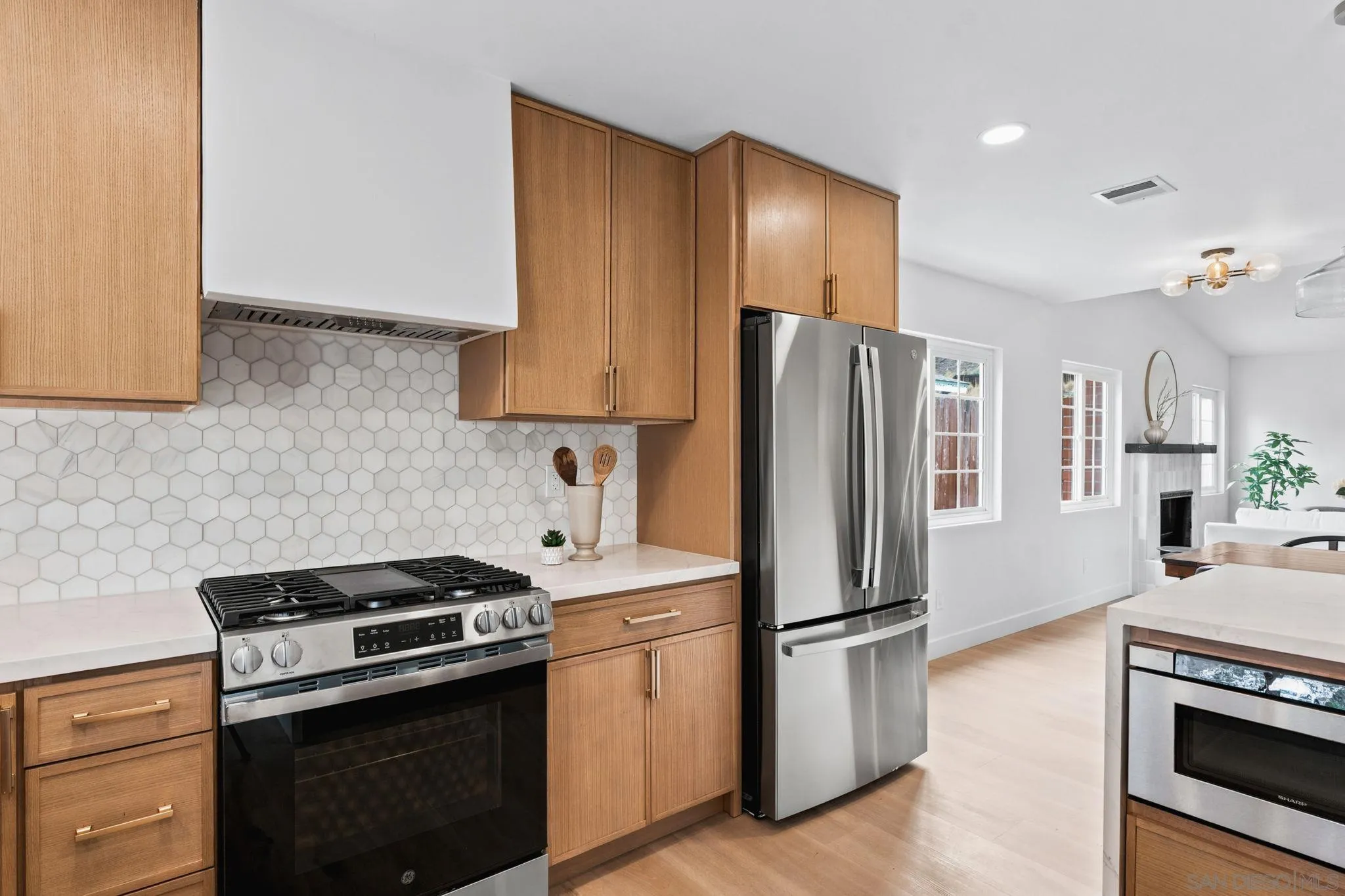https://cdn.realtyfeed.com/cdn/127/260014903/1924baa084520e947eaaded9d8152a06.webp