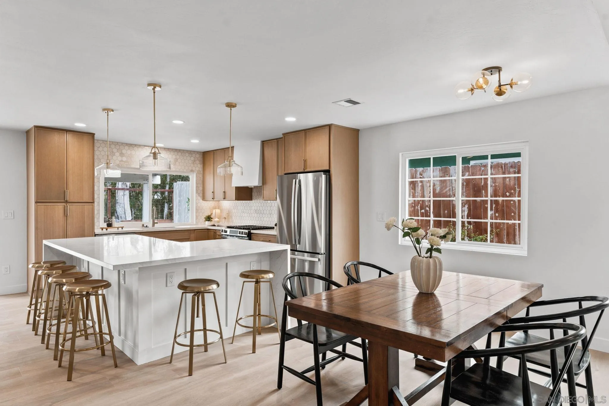 https://cdn.realtyfeed.com/cdn/127/260014903/28e68bb13ae21398db7d0fa0ec067a73.webp