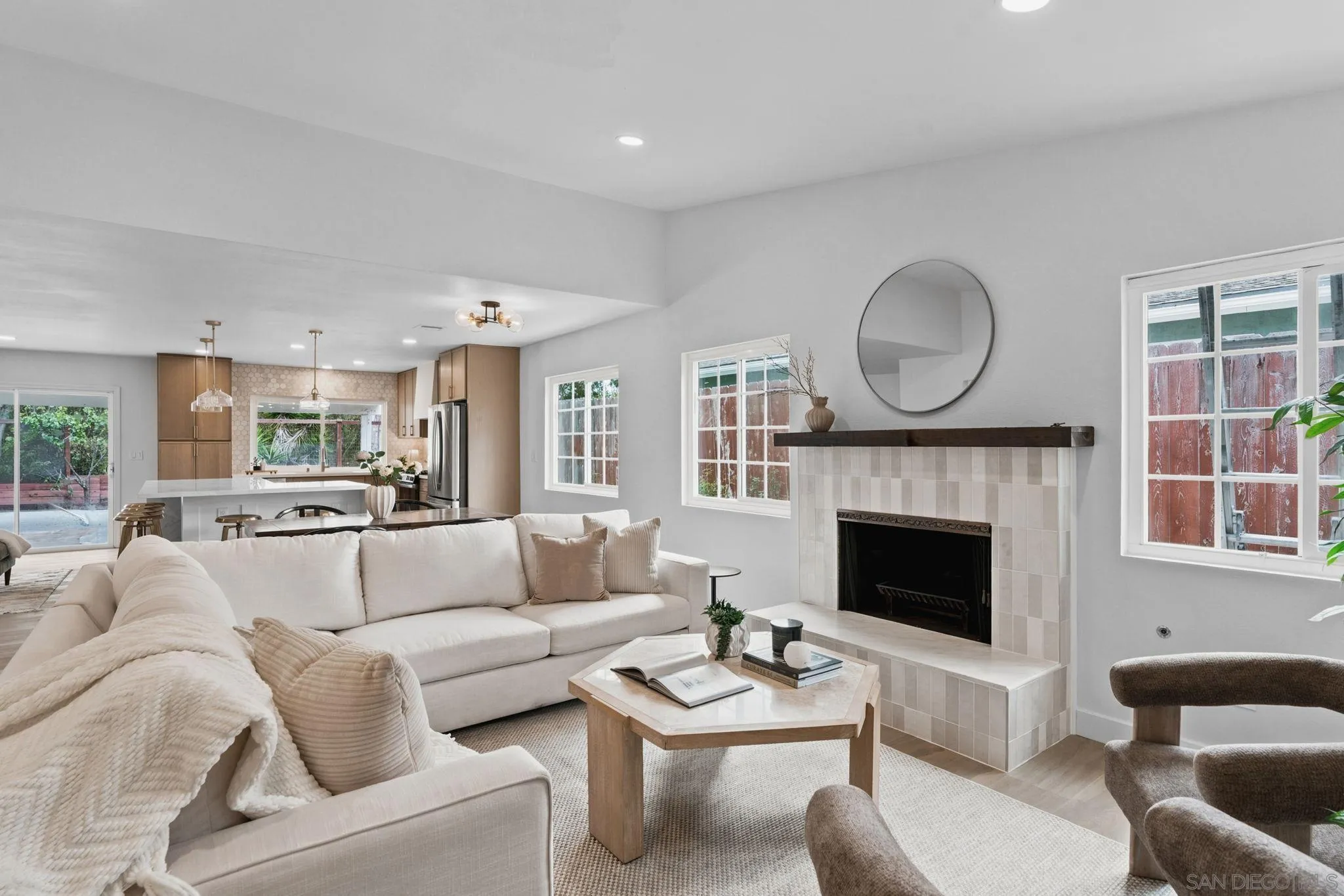 https://cdn.realtyfeed.com/cdn/127/260014903/73de089ddf1f03b07a4053ea237bba14.webp