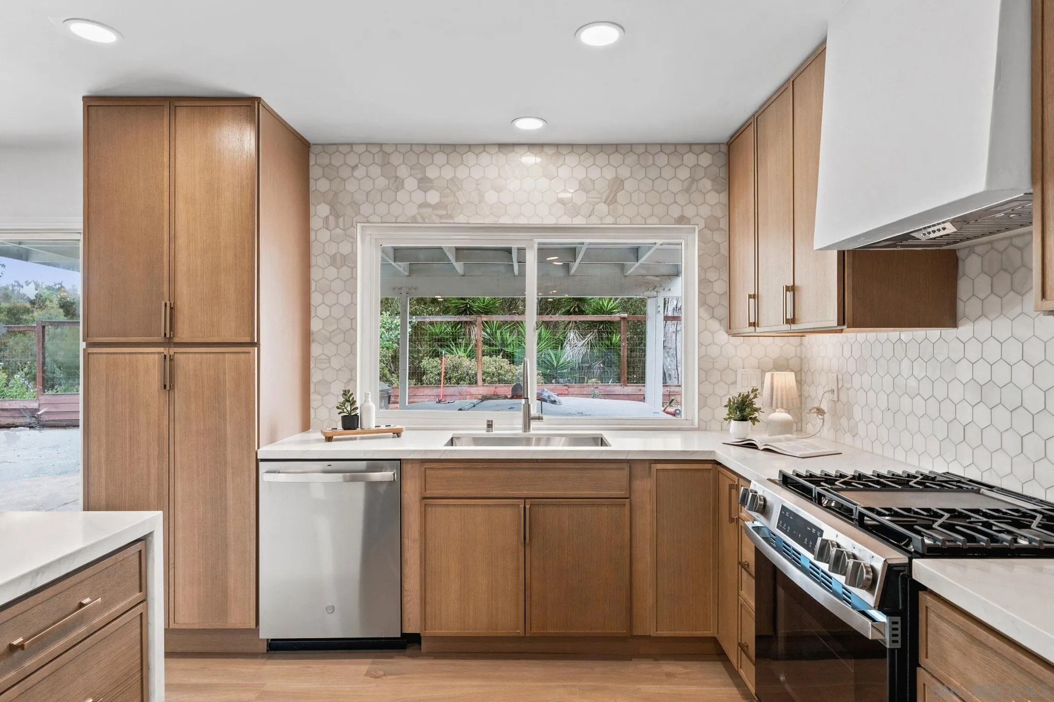 https://cdn.realtyfeed.com/cdn/127/260014903/7af52e91257a102da806d4655527ca9b.webp
