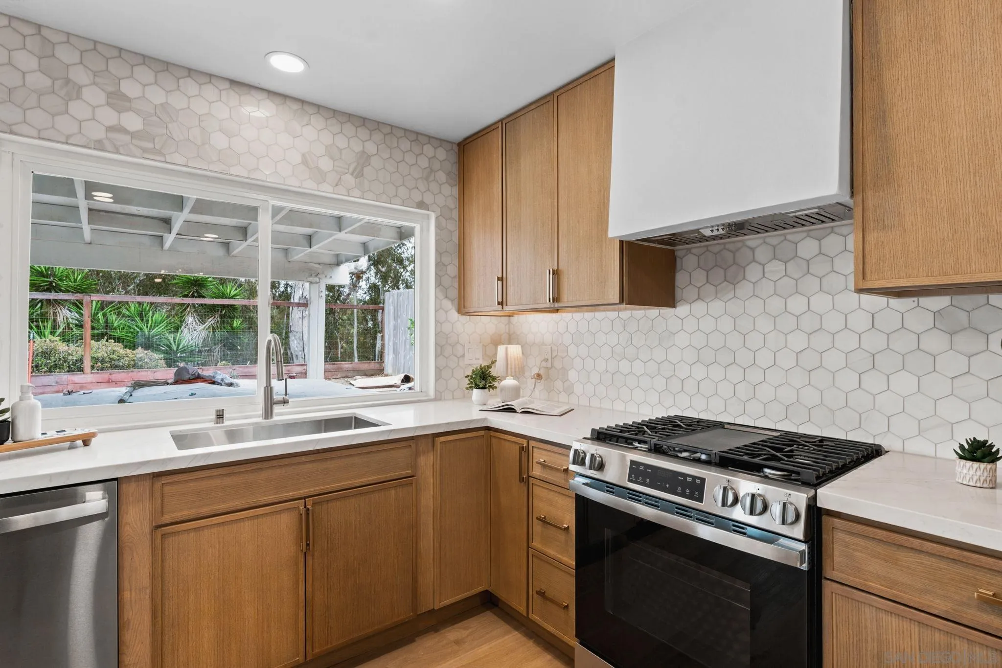 https://cdn.realtyfeed.com/cdn/127/260014903/7da7e492a227c8e72f12f2862c1122b3.webp