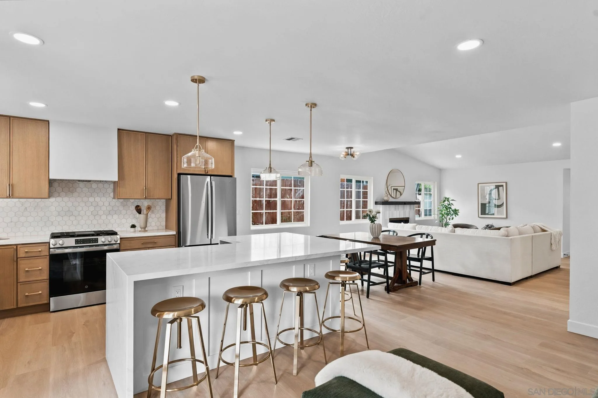 https://cdn.realtyfeed.com/cdn/127/260014903/cfd6d8c52e805ea929ba59ecfadcb1b1.webp