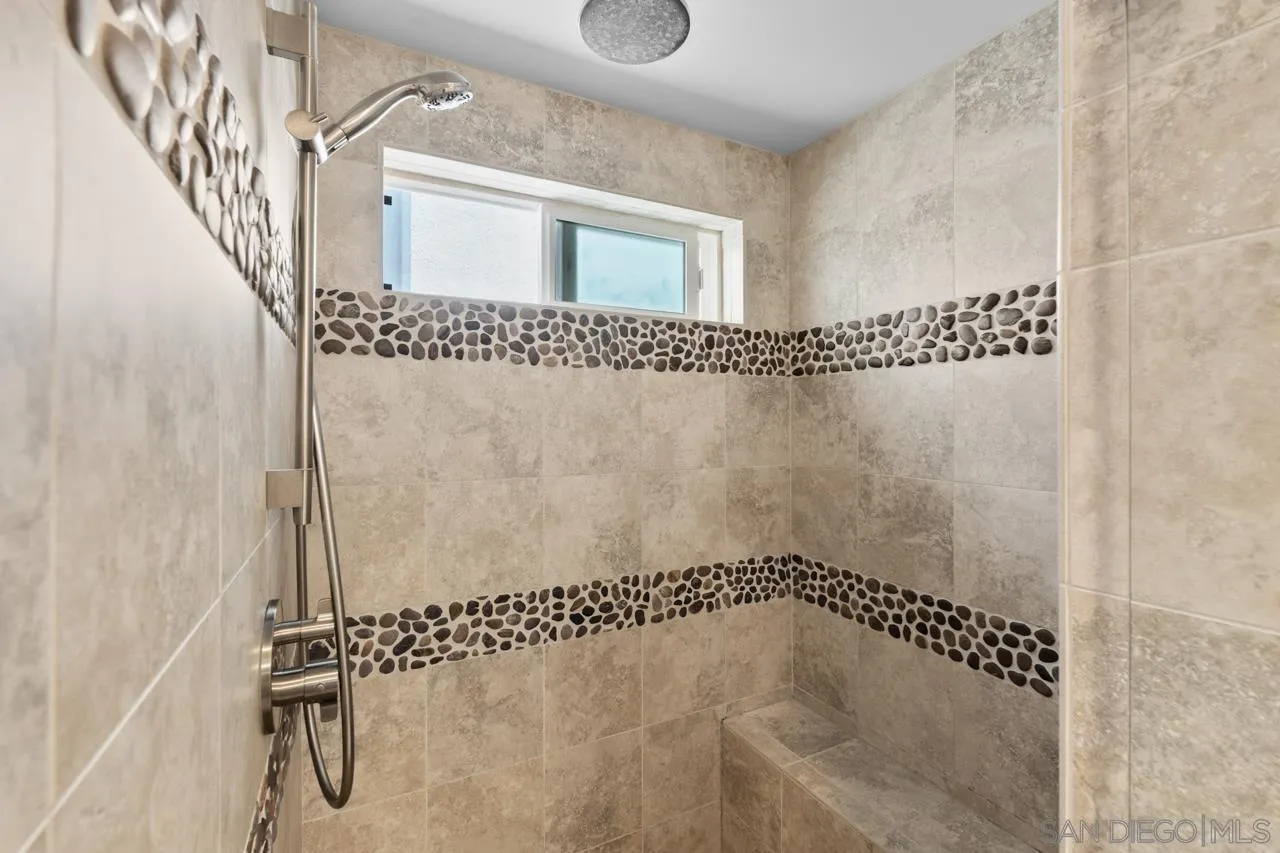 https://cdn.realtyfeed.com/cdn/127/260014905/43423301f97d3daa017350d12f0943de.webp