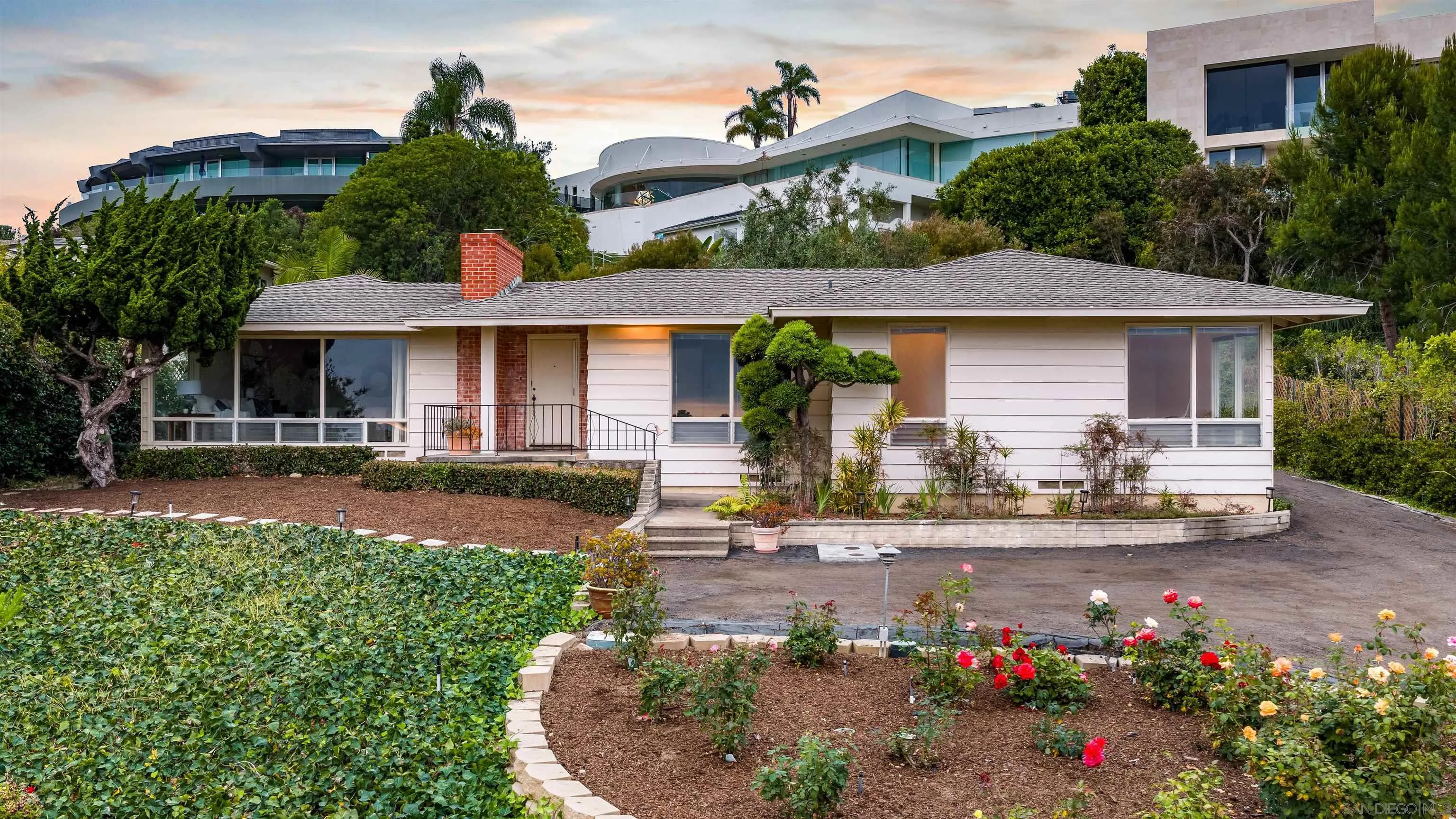 https://cdn.realtyfeed.com/cdn/127/260014906/35885a6f914fc6ab6da94d41f4596bd4.webp