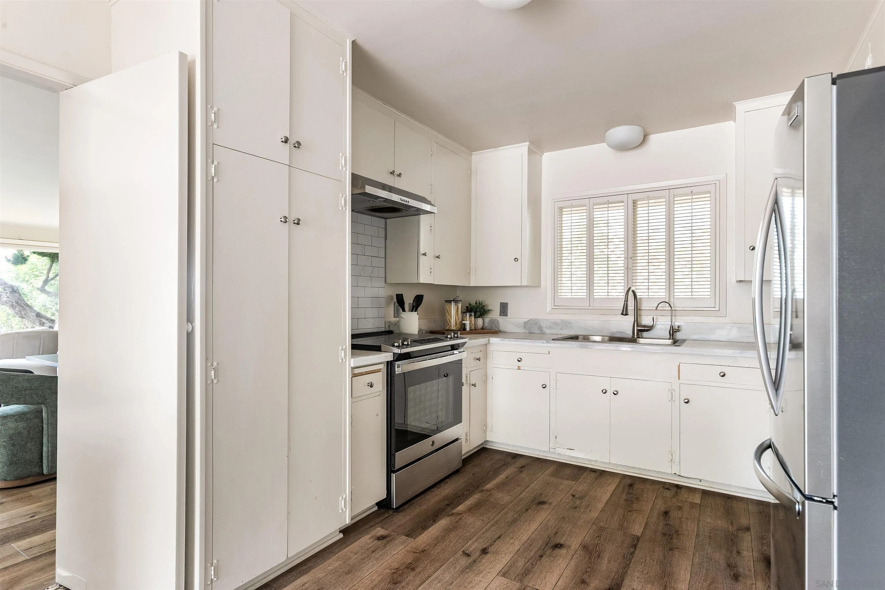 https://cdn.realtyfeed.com/cdn/127/260014906/424e64377710f14d2905bb8e2c140c1c.webp