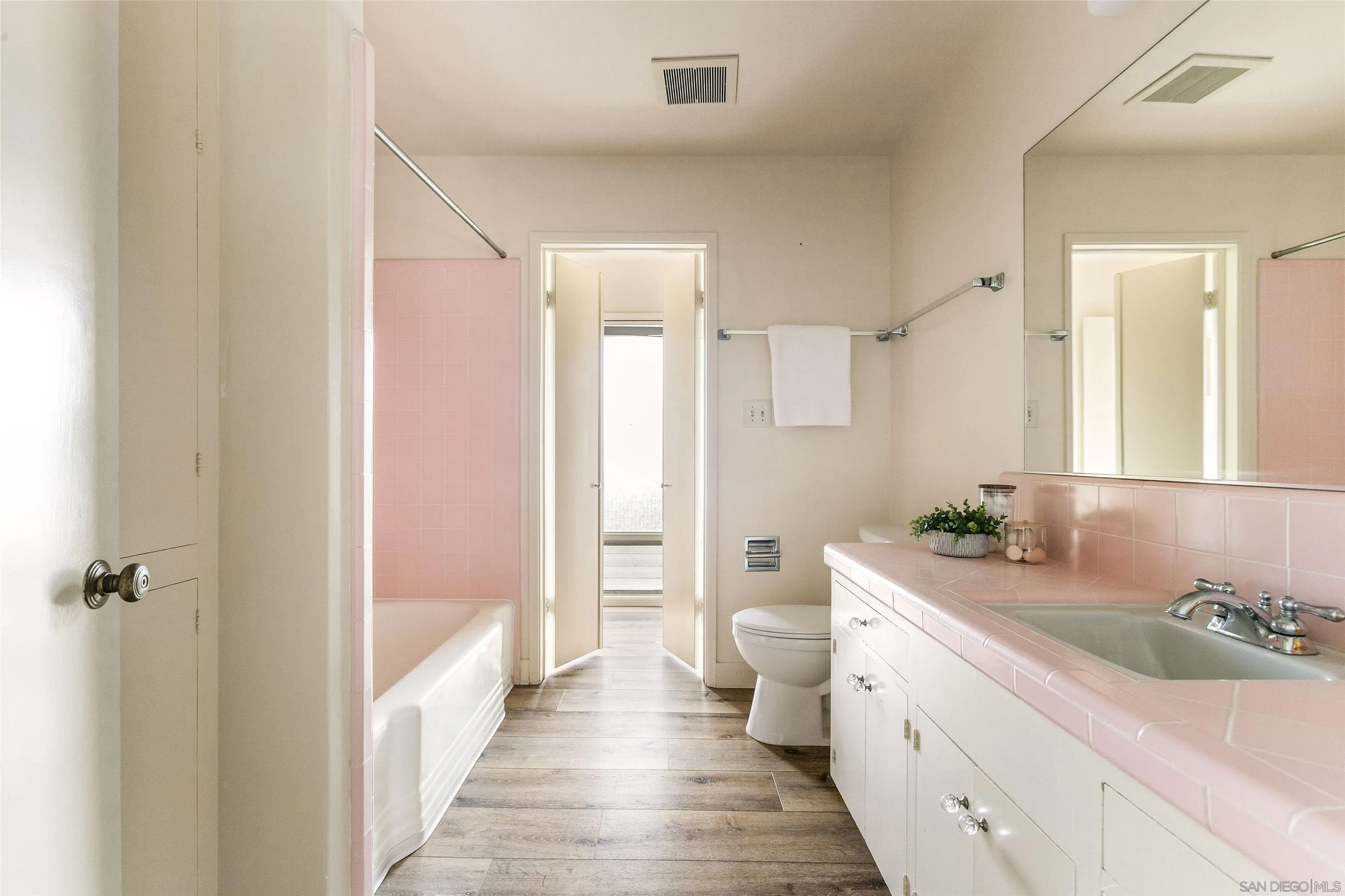 https://cdn.realtyfeed.com/cdn/127/260014906/551c8d3c1f9eb8c81ae781d224ab528e.webp