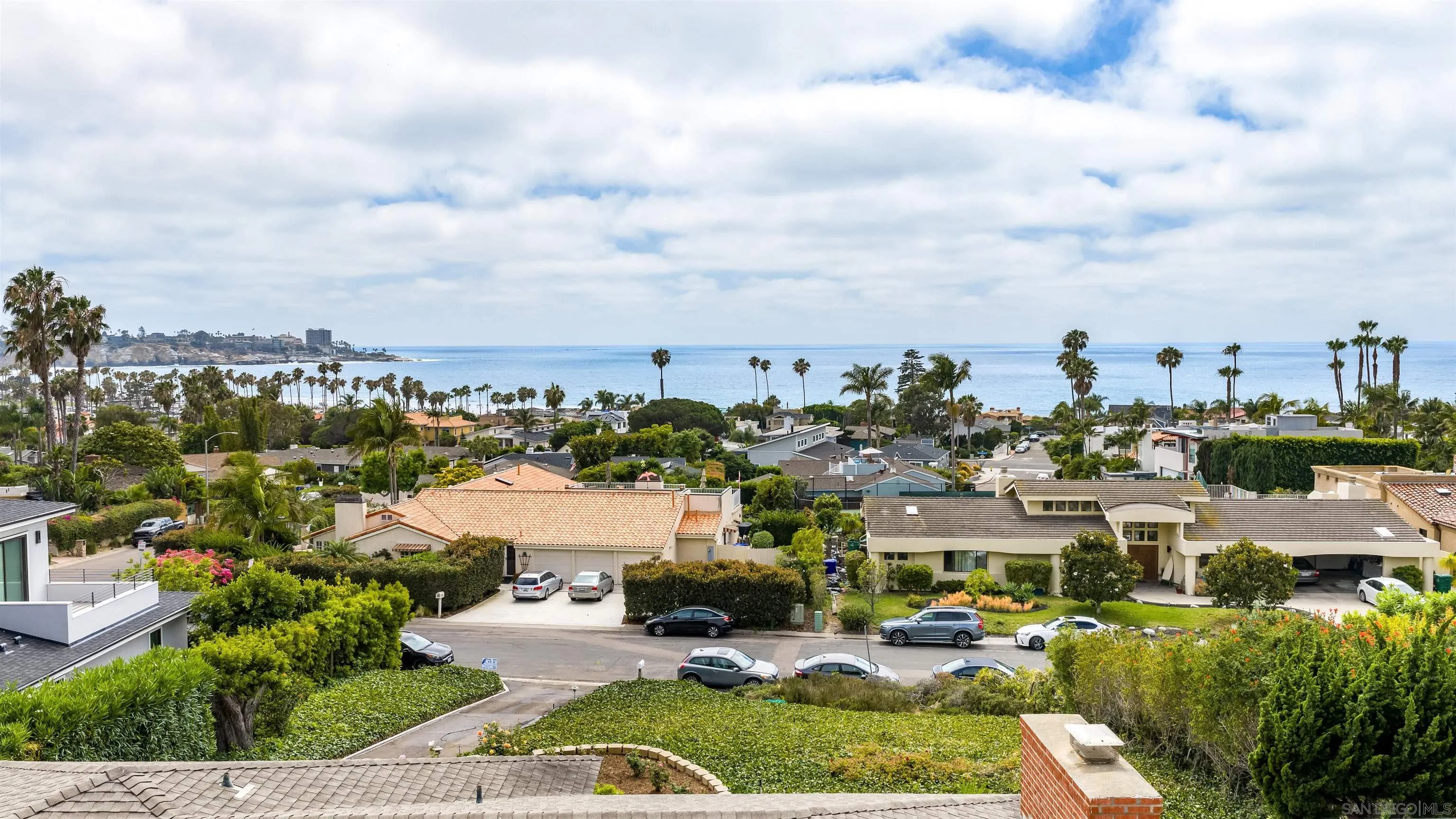 https://cdn.realtyfeed.com/cdn/127/260014906/de1bba3b9cb6f87a5a9b4c81410fd442.webp