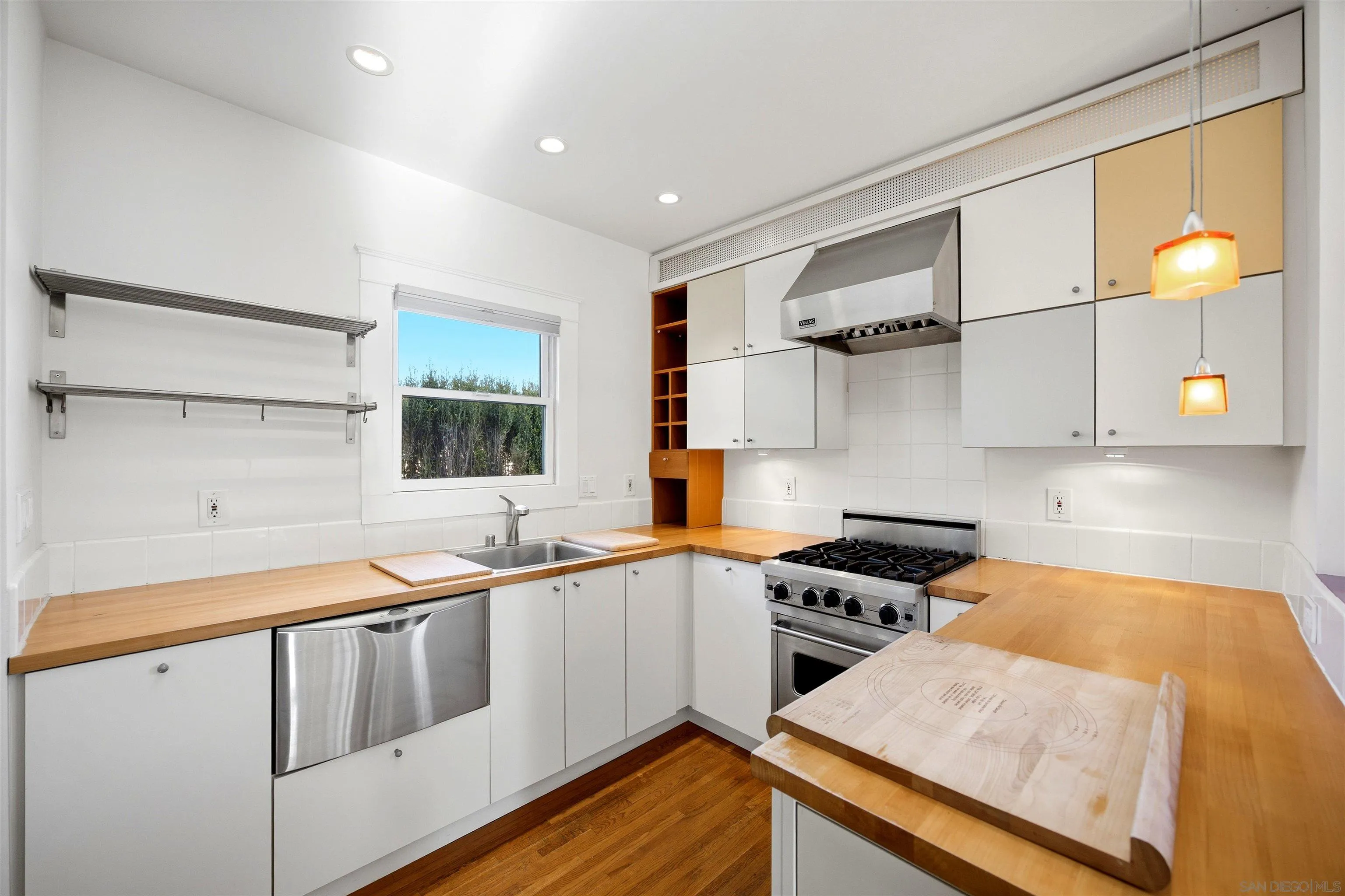 https://cdn.realtyfeed.com/cdn/127/260014920/a9e4f8e4246f2ecbde1e45f185e29aeb.webp