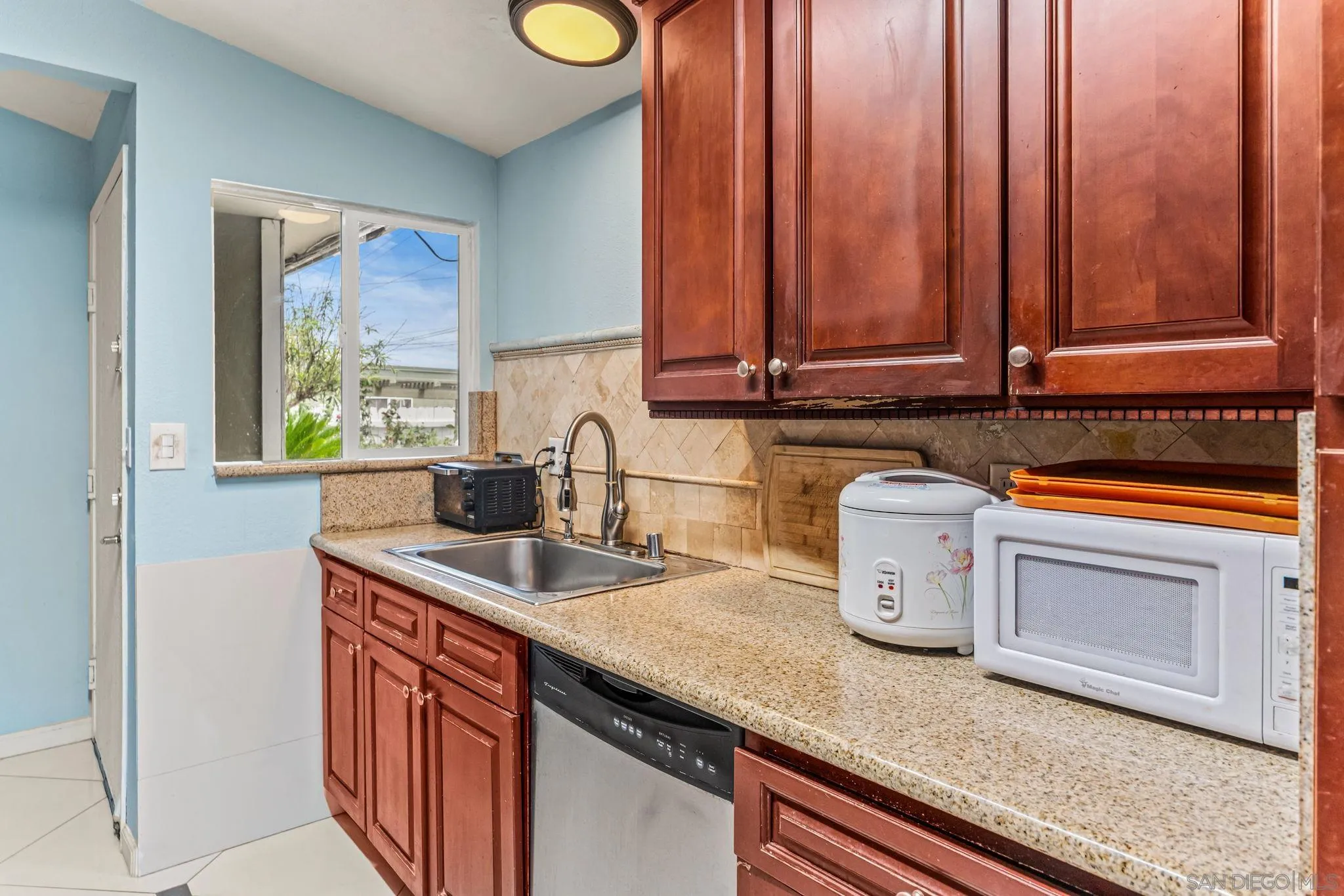 https://cdn.realtyfeed.com/cdn/127/260014924/8bb044b2ba7db02b4592d72a9b4cf74d.webp