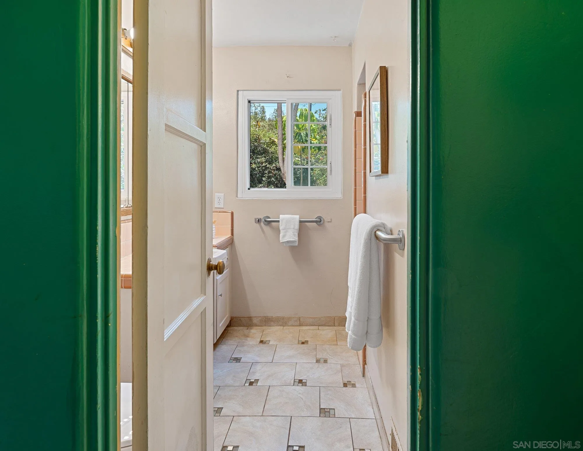 https://cdn.realtyfeed.com/cdn/127/260014929/24fc98d34028ea885fe4d8076b8854d3.webp