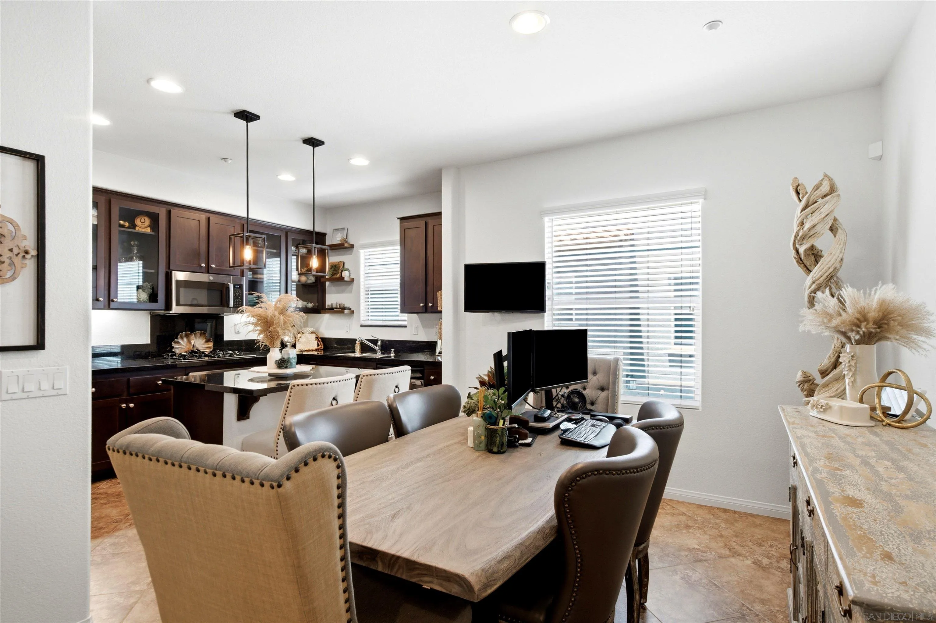 https://cdn.realtyfeed.com/cdn/127/260014934/60dc53fbb0aa5a4522970d58eecf3cda.webp