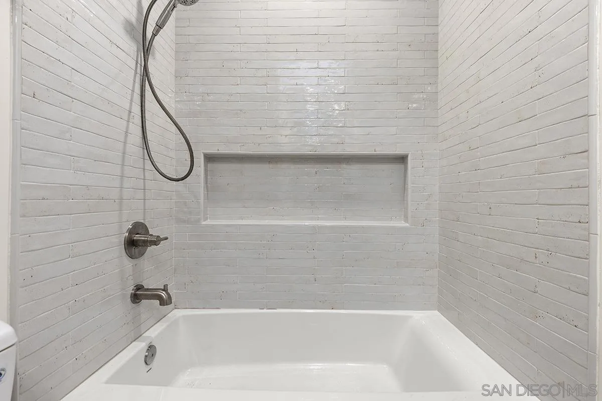 https://cdn.realtyfeed.com/cdn/127/260014945/81ebf0872da1d9bf757cecc718e6e8b8.webp