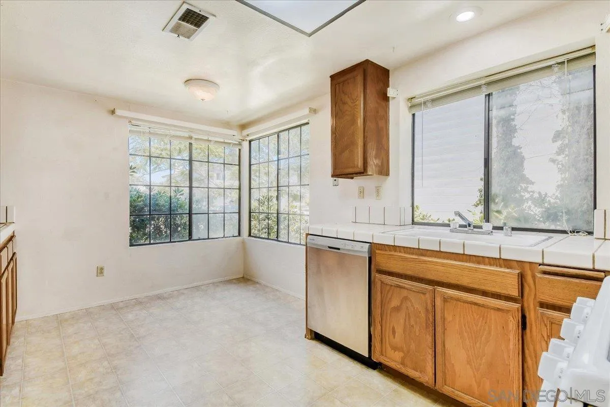Photo #12: 260014947 Listing: Photo #12