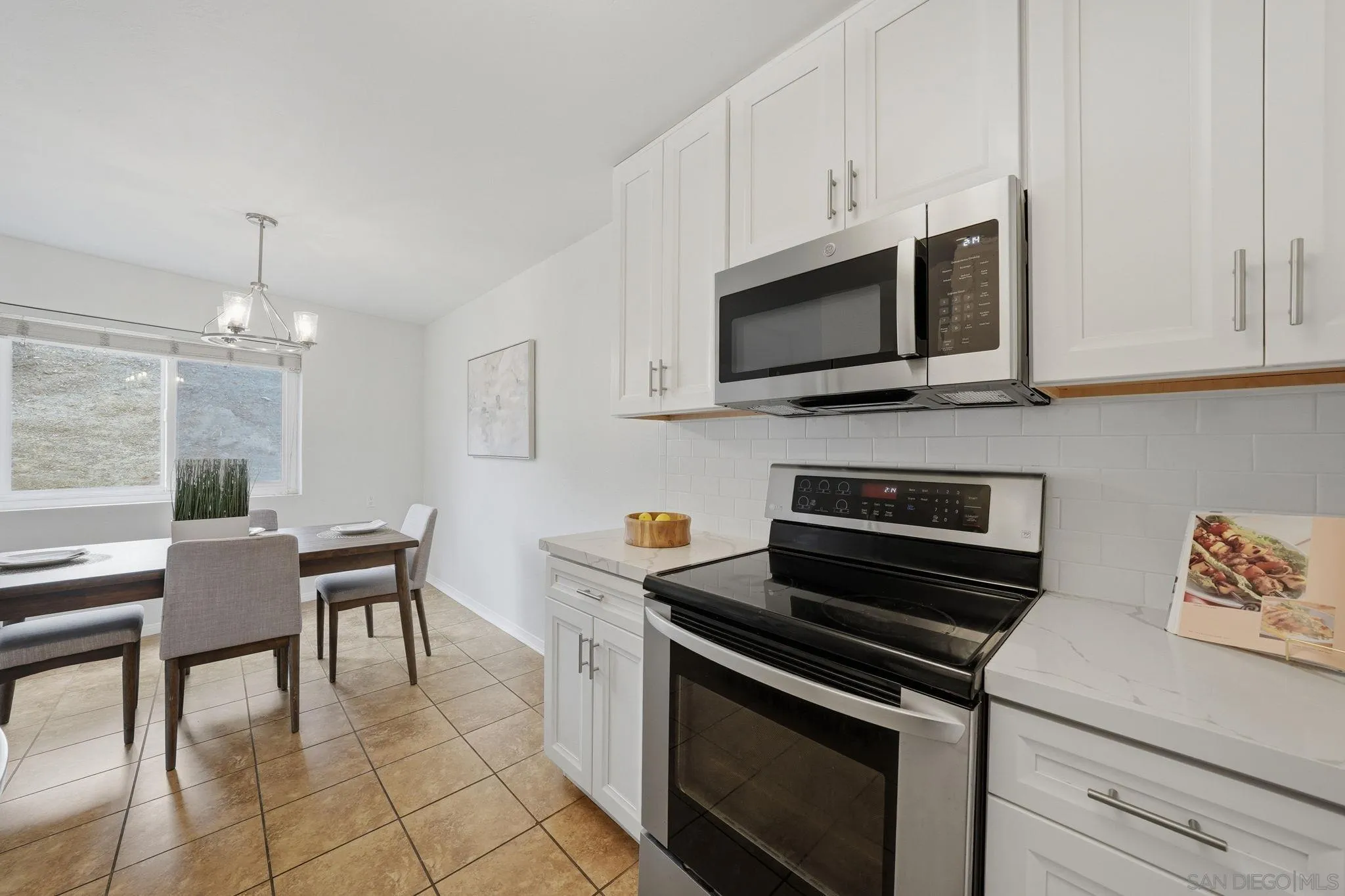 https://cdn.realtyfeed.com/cdn/127/260014951/265b137681370d47b109cce27c2d0650.webp