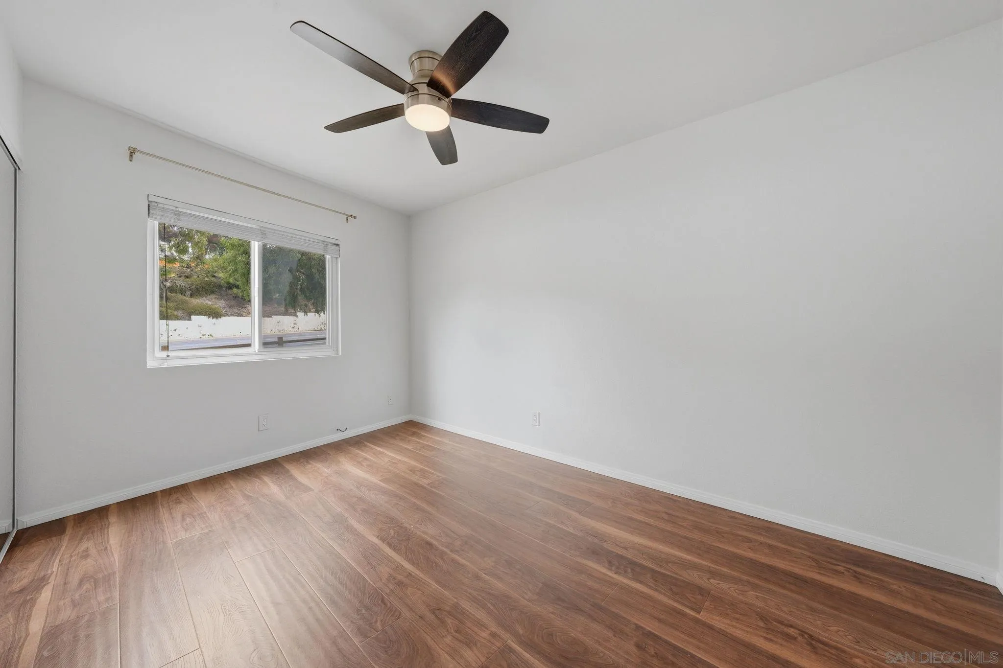https://cdn.realtyfeed.com/cdn/127/260014951/2da0f0119cd4645f8afd647450ff0a20.webp