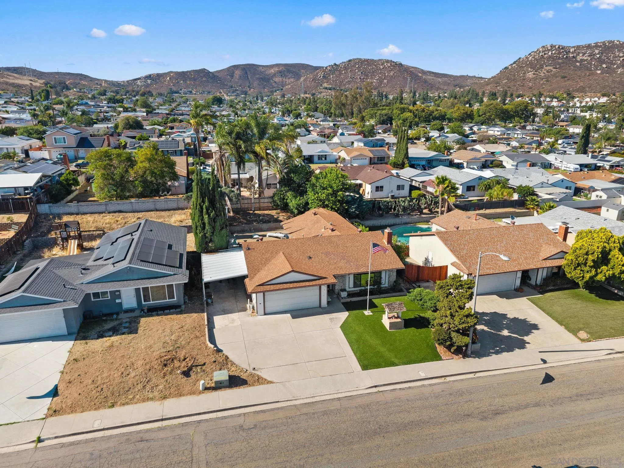 https://cdn.realtyfeed.com/cdn/127/260014953/325340d9fddc6f49ee9494b9c2034957.webp