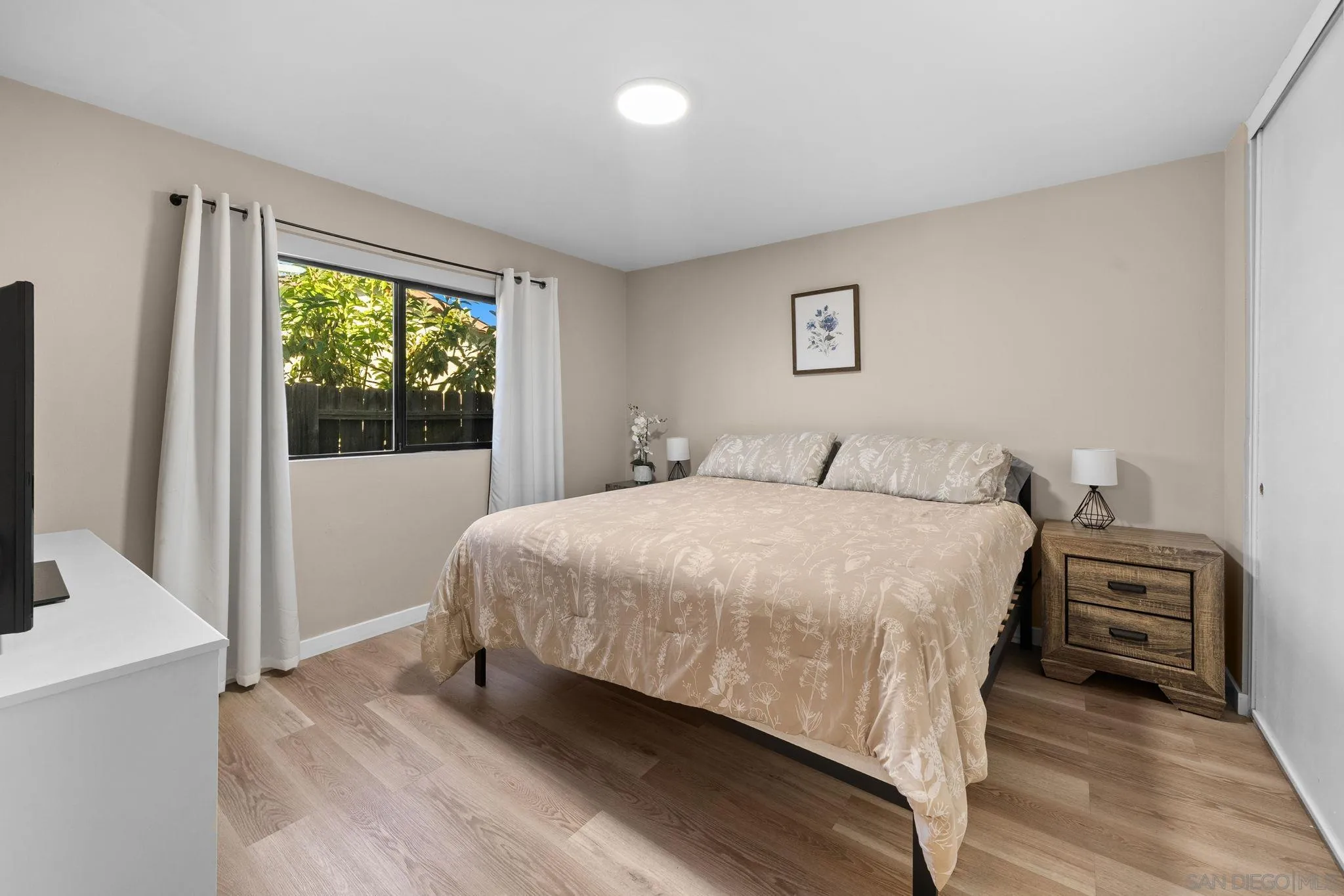 https://cdn.realtyfeed.com/cdn/127/260014953/634185df0576687f7fb8986d71d3a9a1.webp