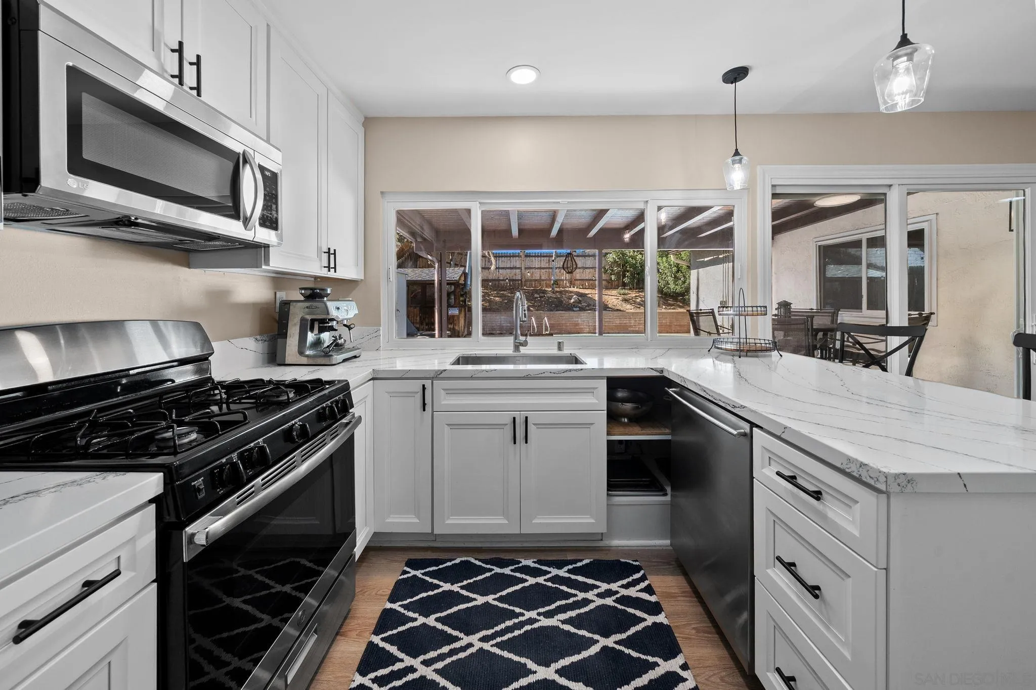 https://cdn.realtyfeed.com/cdn/127/260014953/8a8e8855f3e56eeee23300578e5574bc.webp
