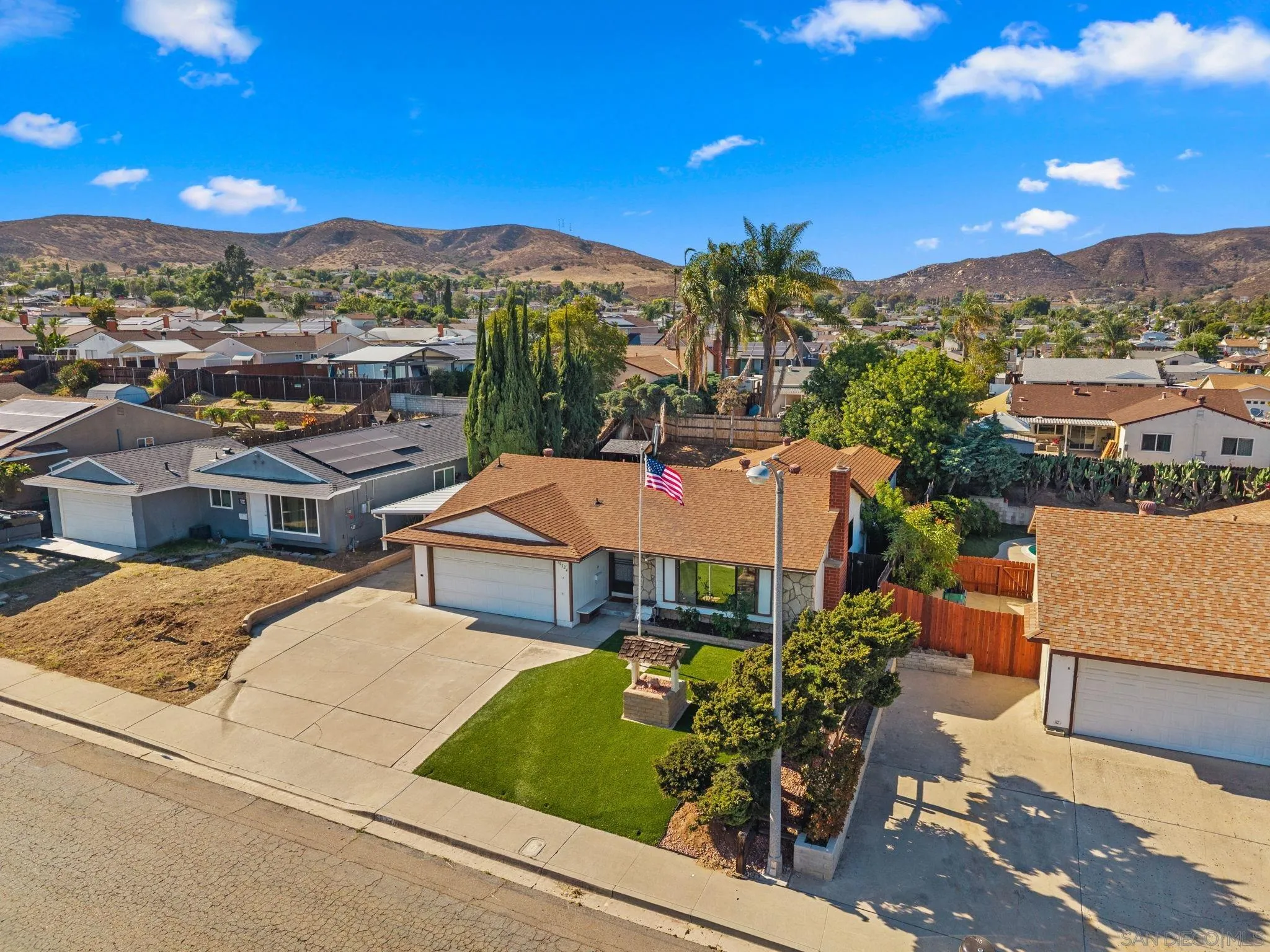 https://cdn.realtyfeed.com/cdn/127/260014953/b7c5b51e7c9aedaa0108ac6e589a0093.webp