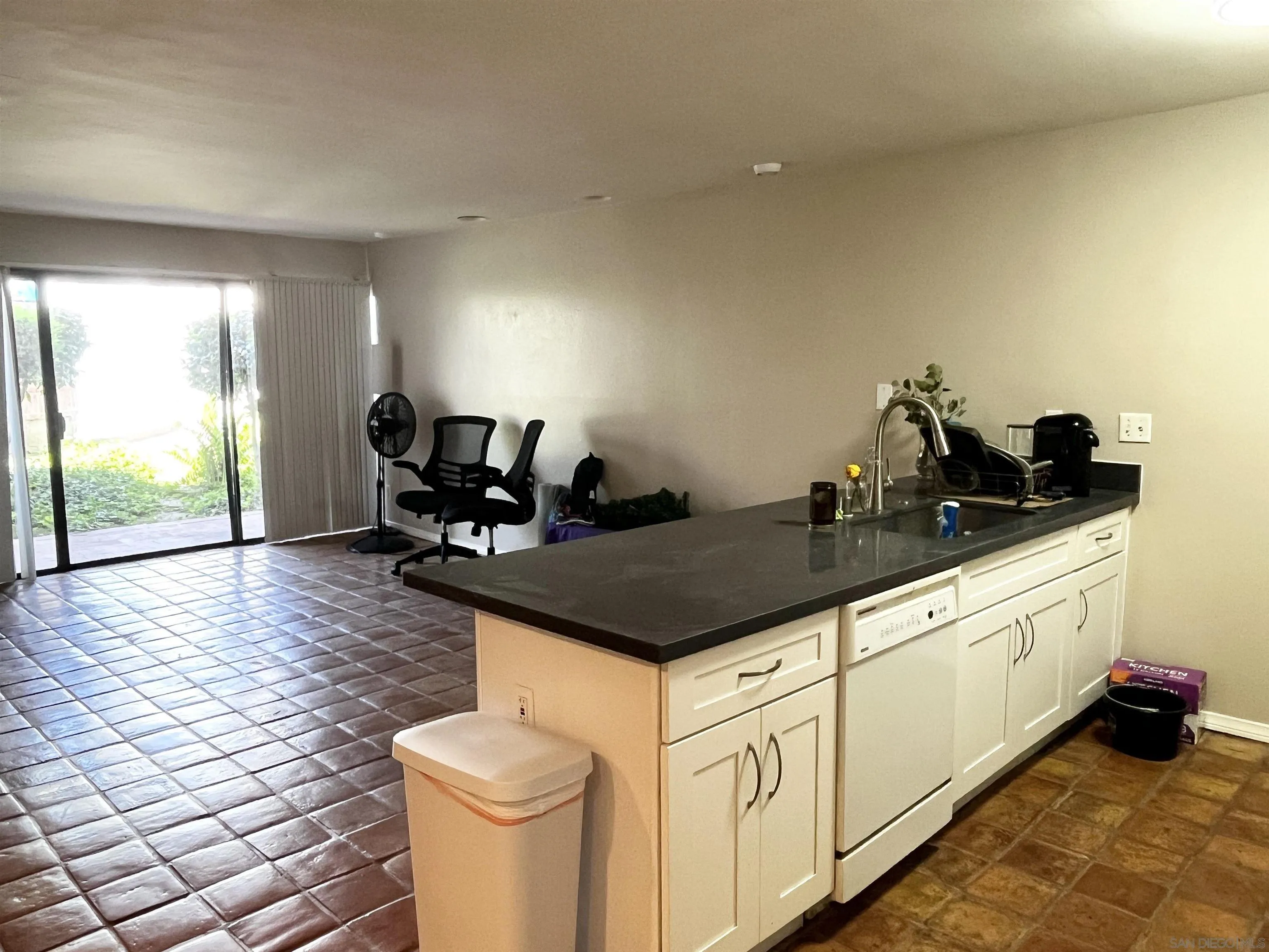 Photo #5: 260014956 Listing: Photo #5