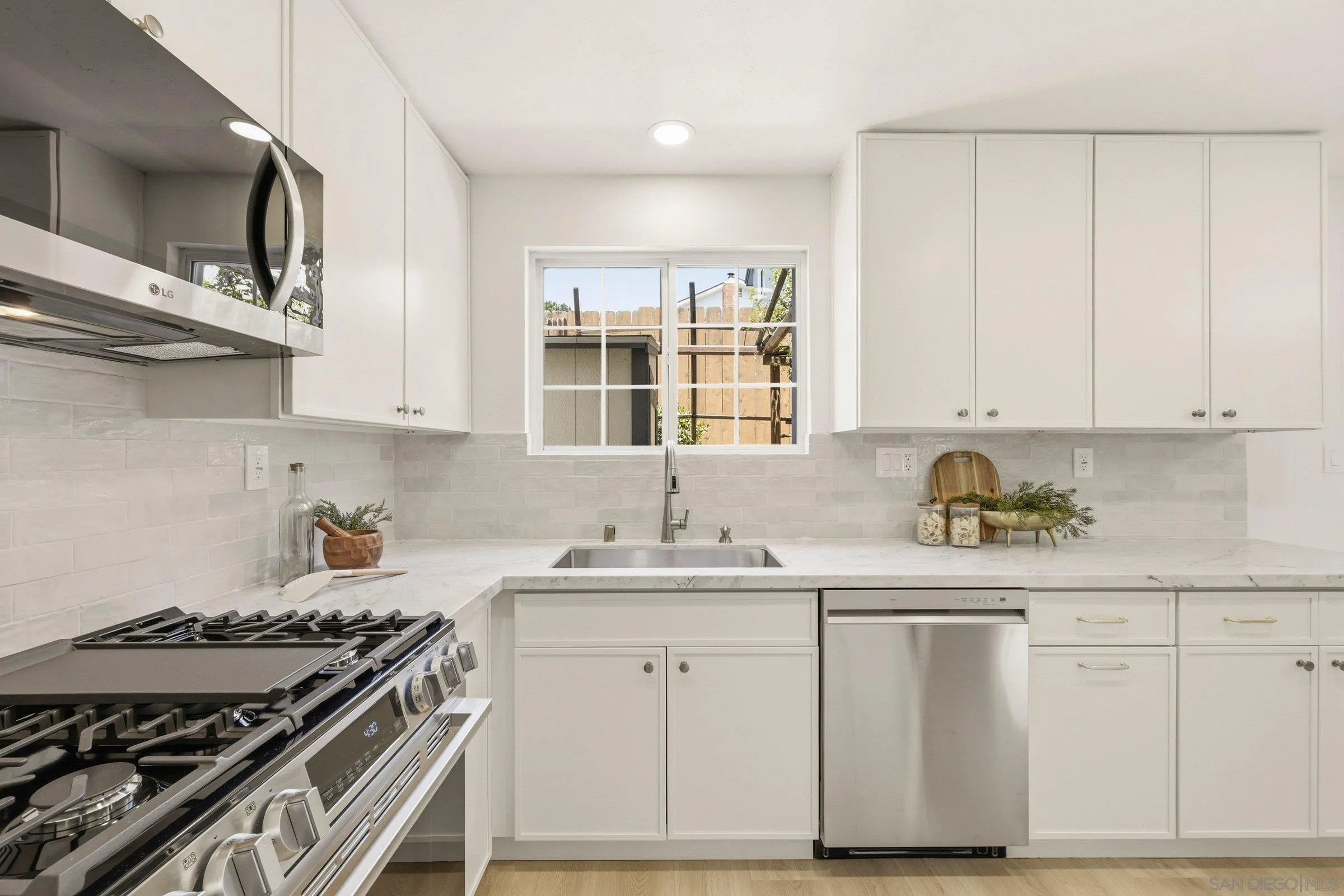 https://cdn.realtyfeed.com/cdn/127/260014957/1c070680a1515253fbba76357fe6531f.webp