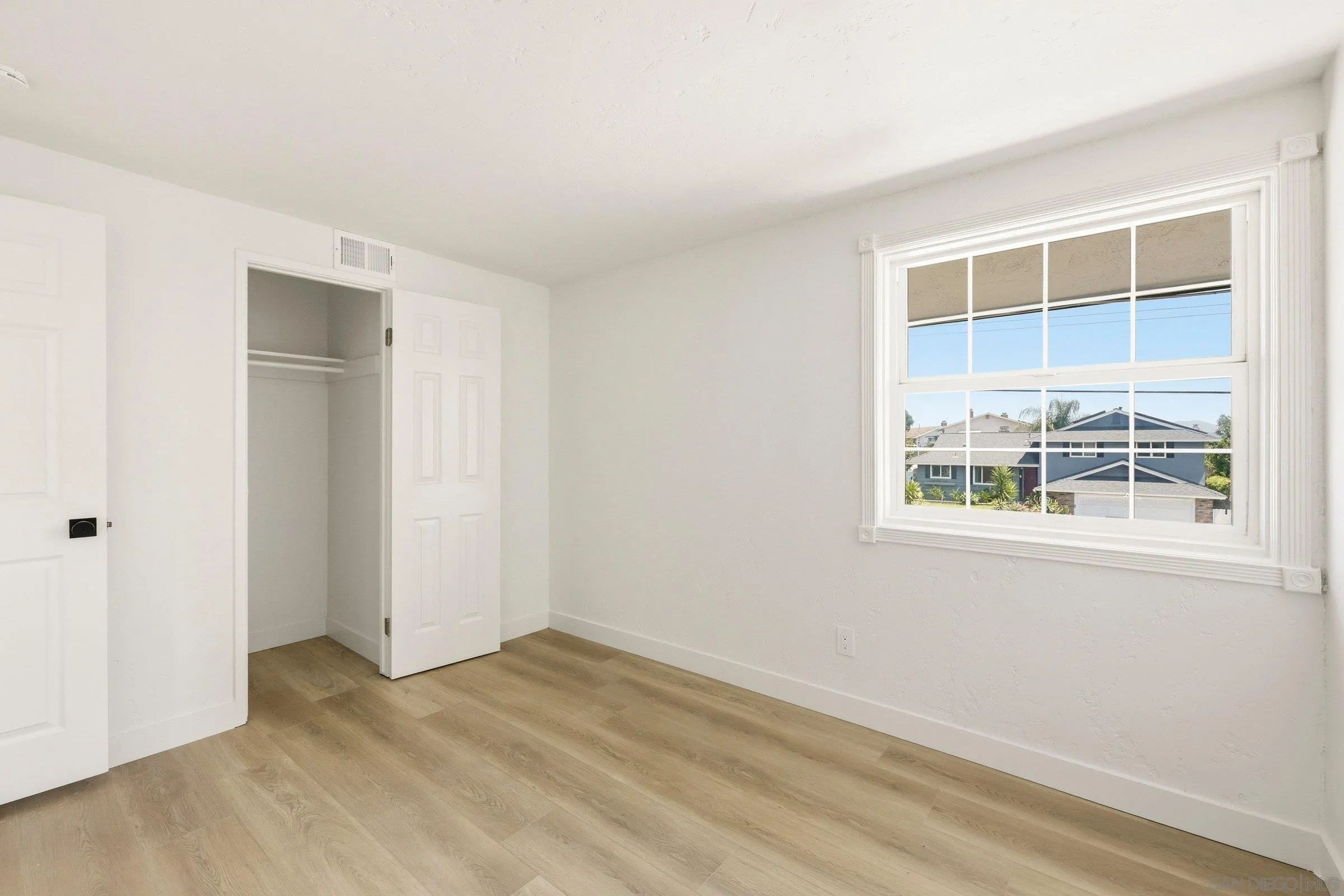 https://cdn.realtyfeed.com/cdn/127/260014957/43fee57c9d22ef302673e81dc810053a.webp