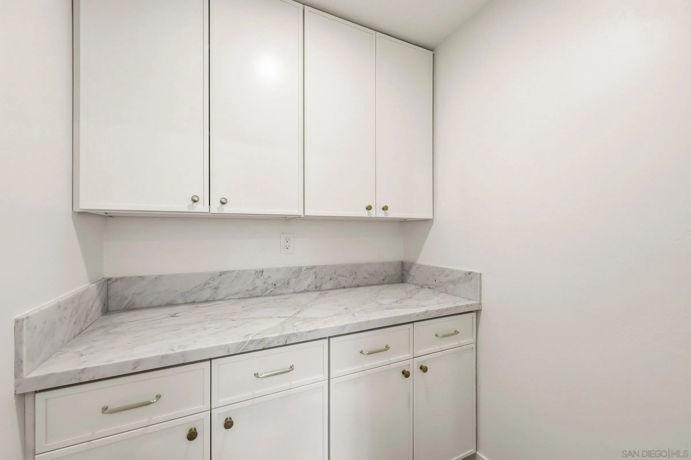 https://cdn.realtyfeed.com/cdn/127/260014957/8a2e69a49ef99cf1a0cac4aa18dc962d.webp